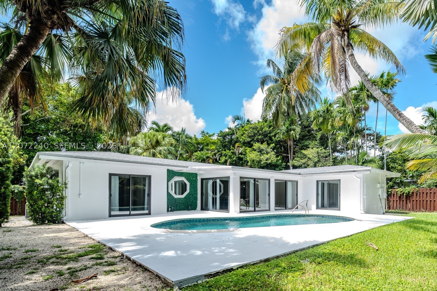 1825 Alamanda Dr North Miami, FL 33181