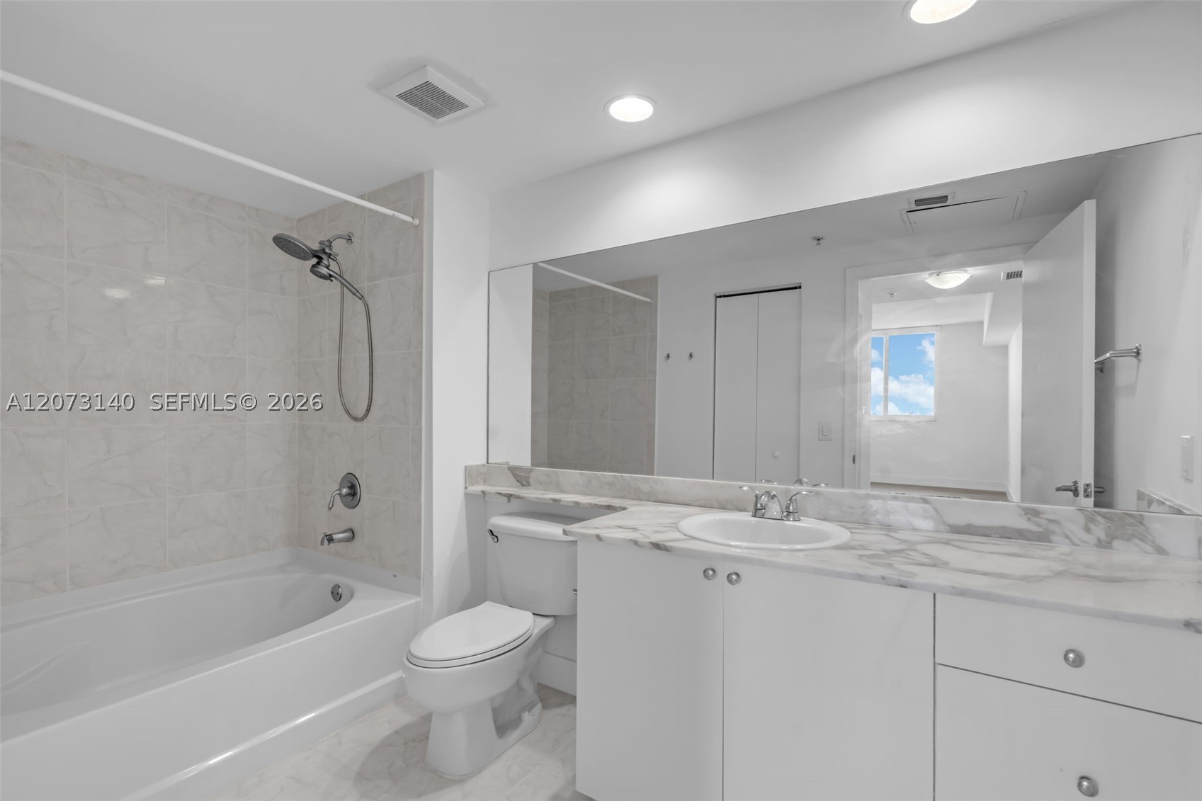 image The Venture at Aventura13