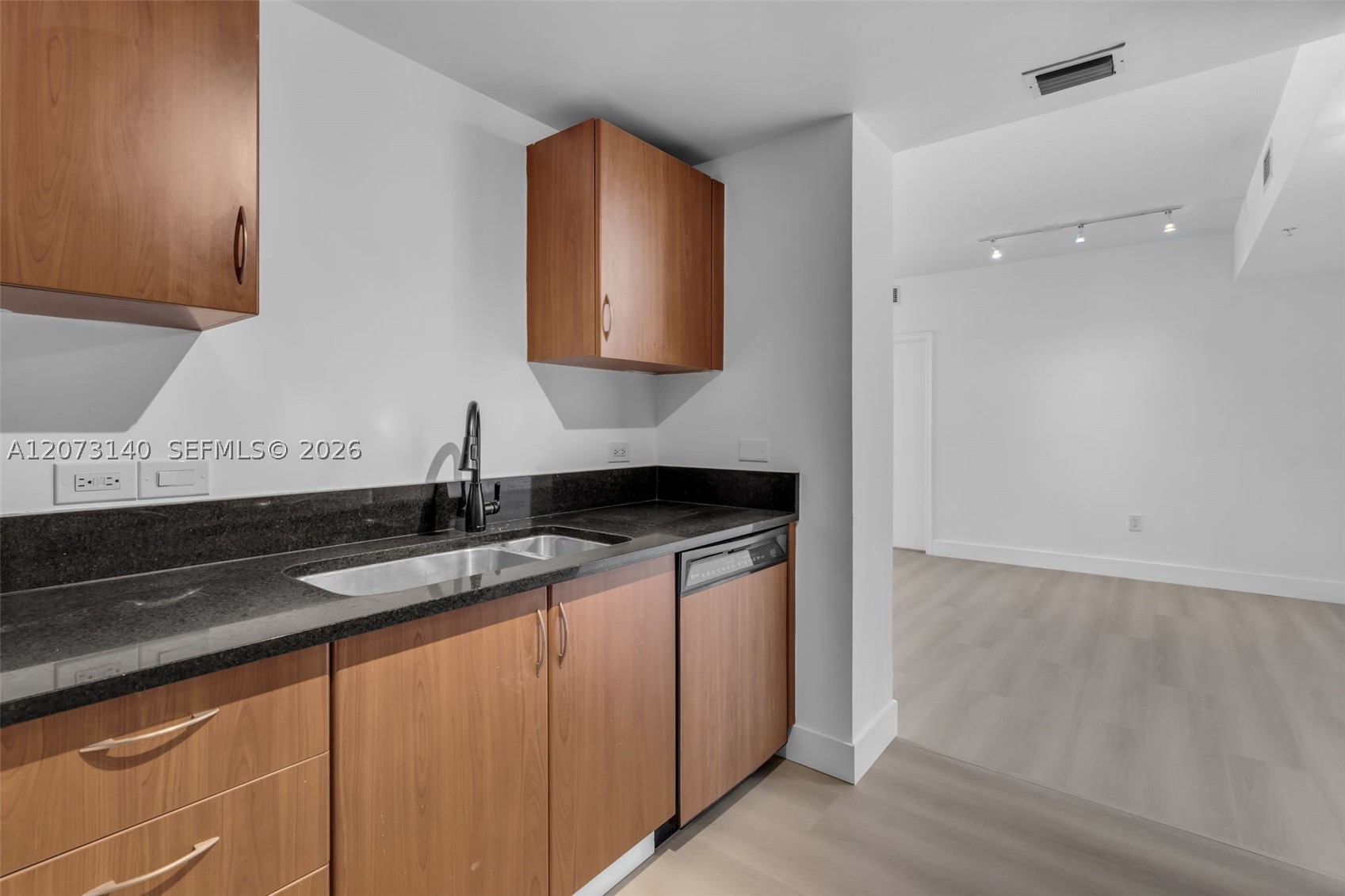 image The Venture at Aventura2