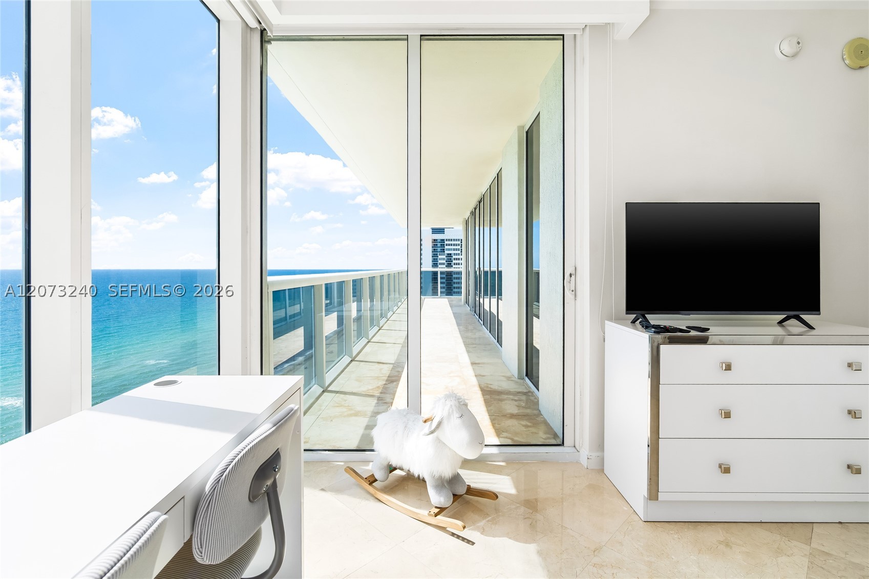 image Beach Club 212