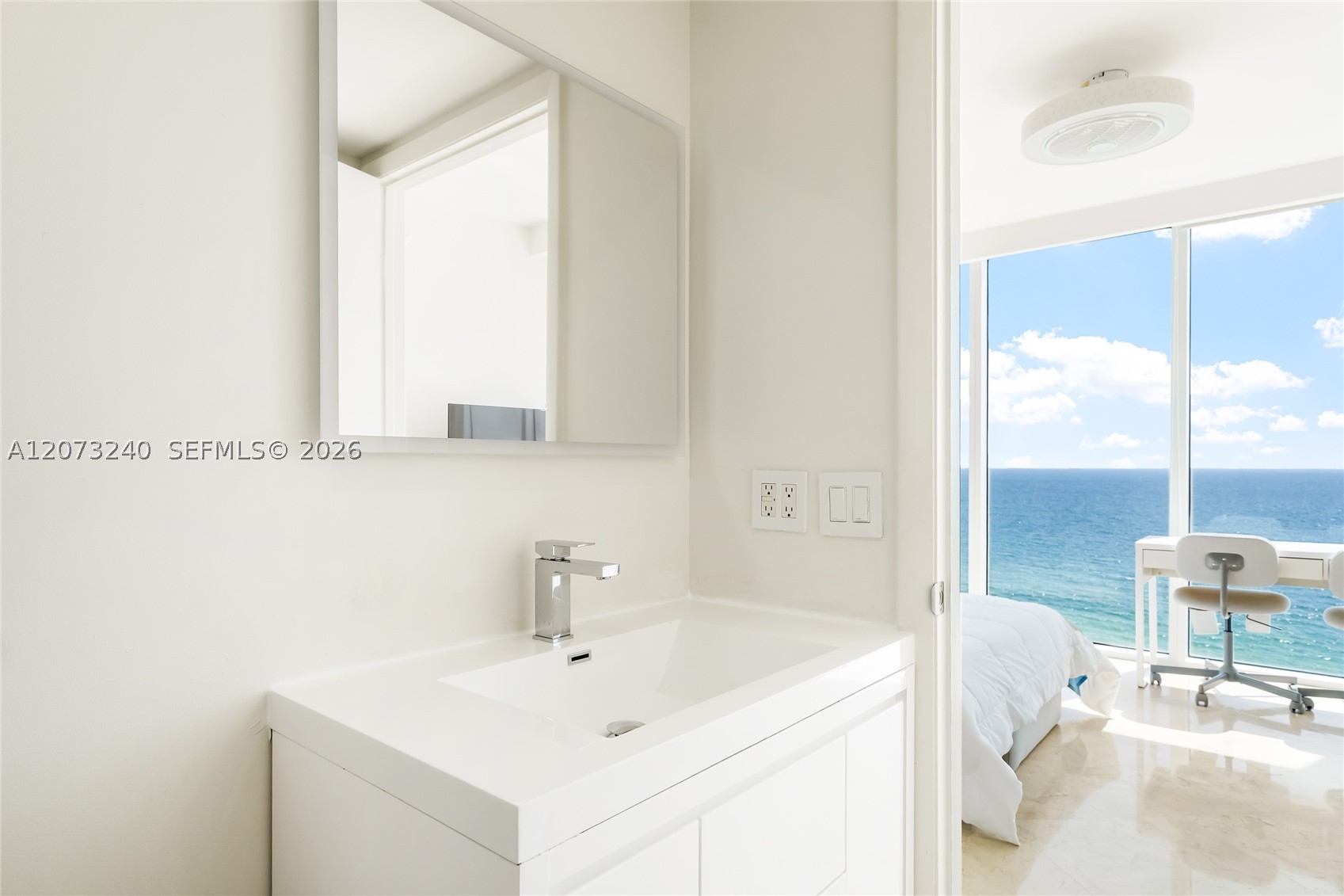 image Beach Club 213