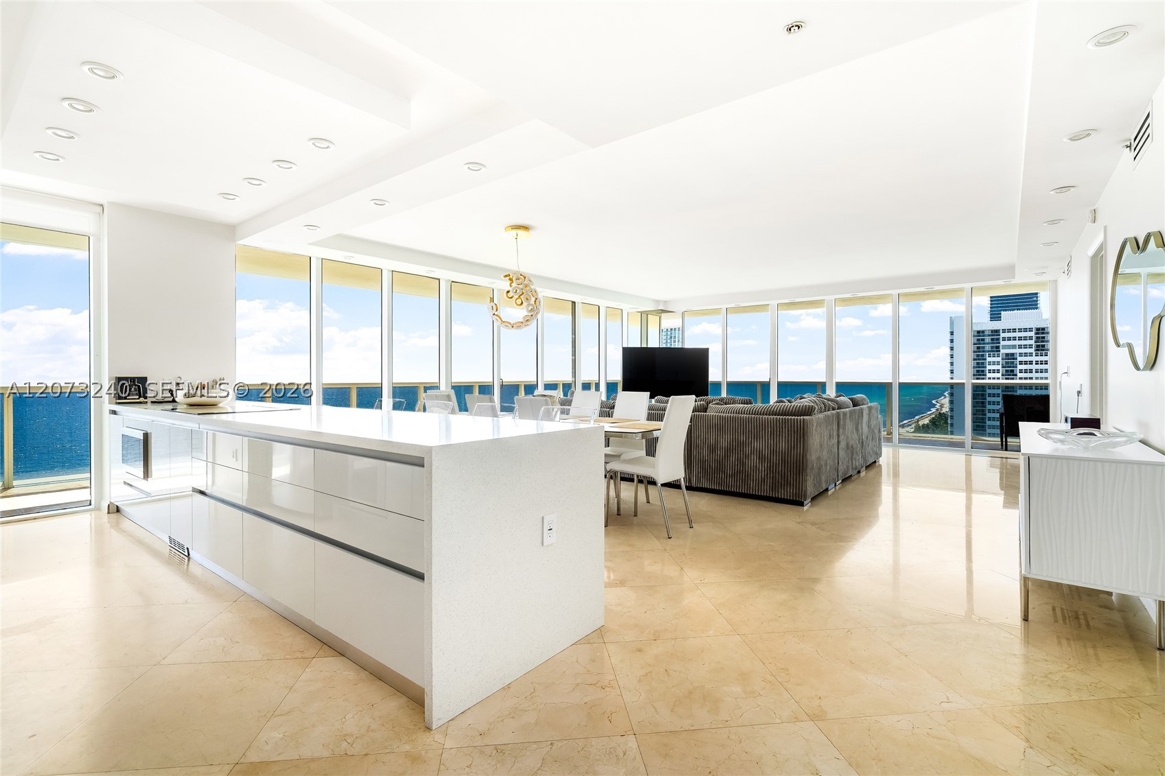 image Beach Club 21