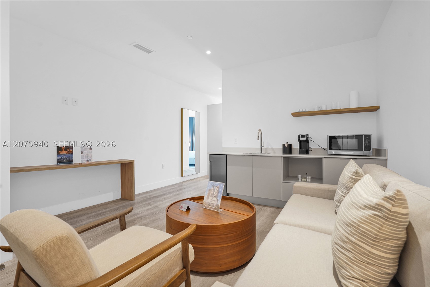 image Smart Brickell III12