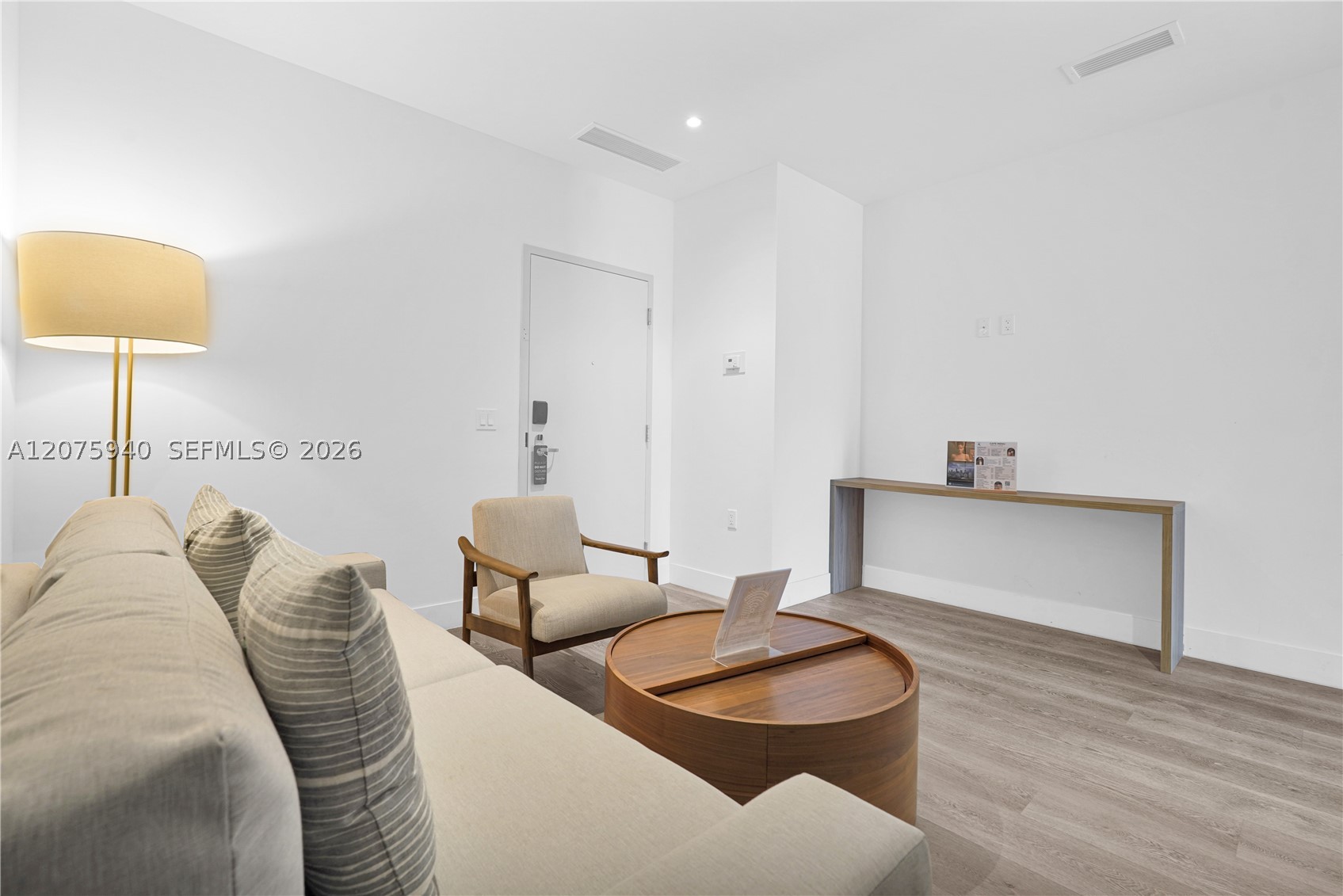 image Smart Brickell III15