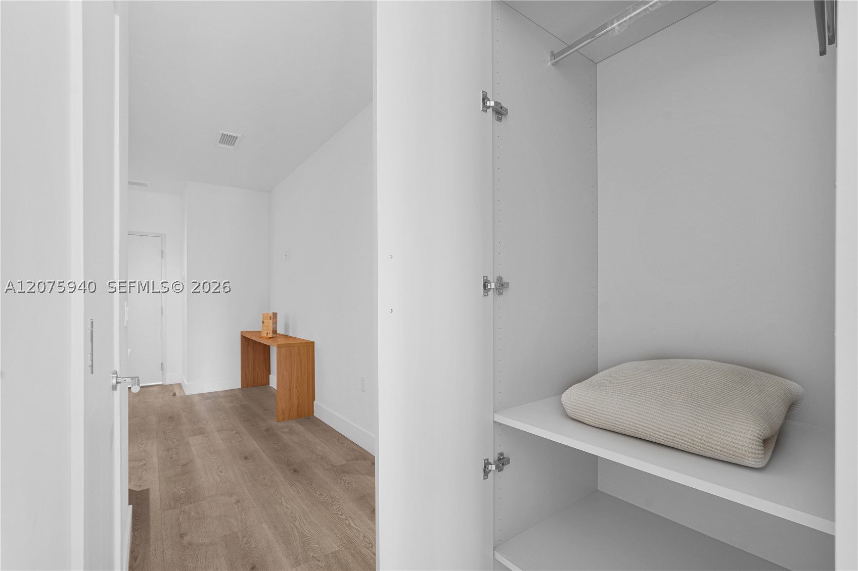 image Smart Brickell III23