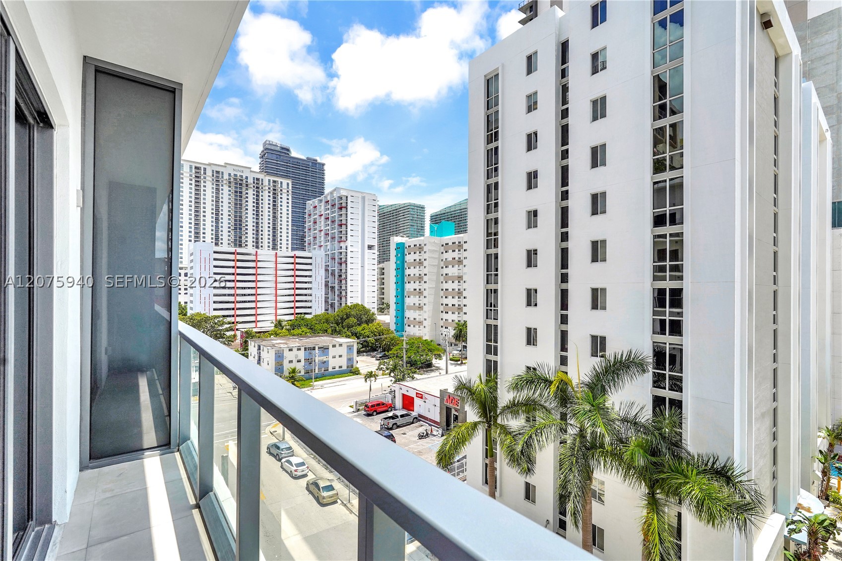 image Smart Brickell III24