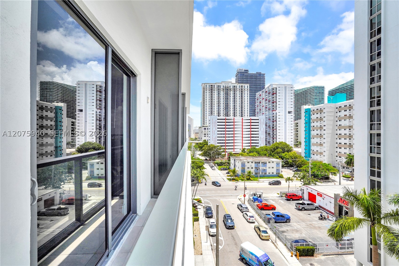 image Smart Brickell III26