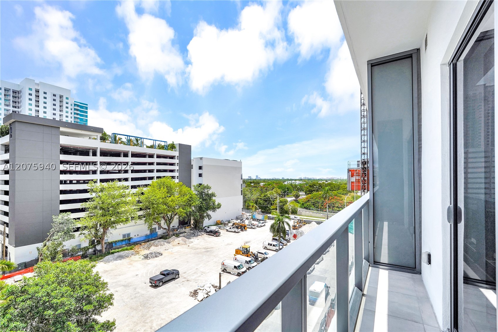 image Smart Brickell III27