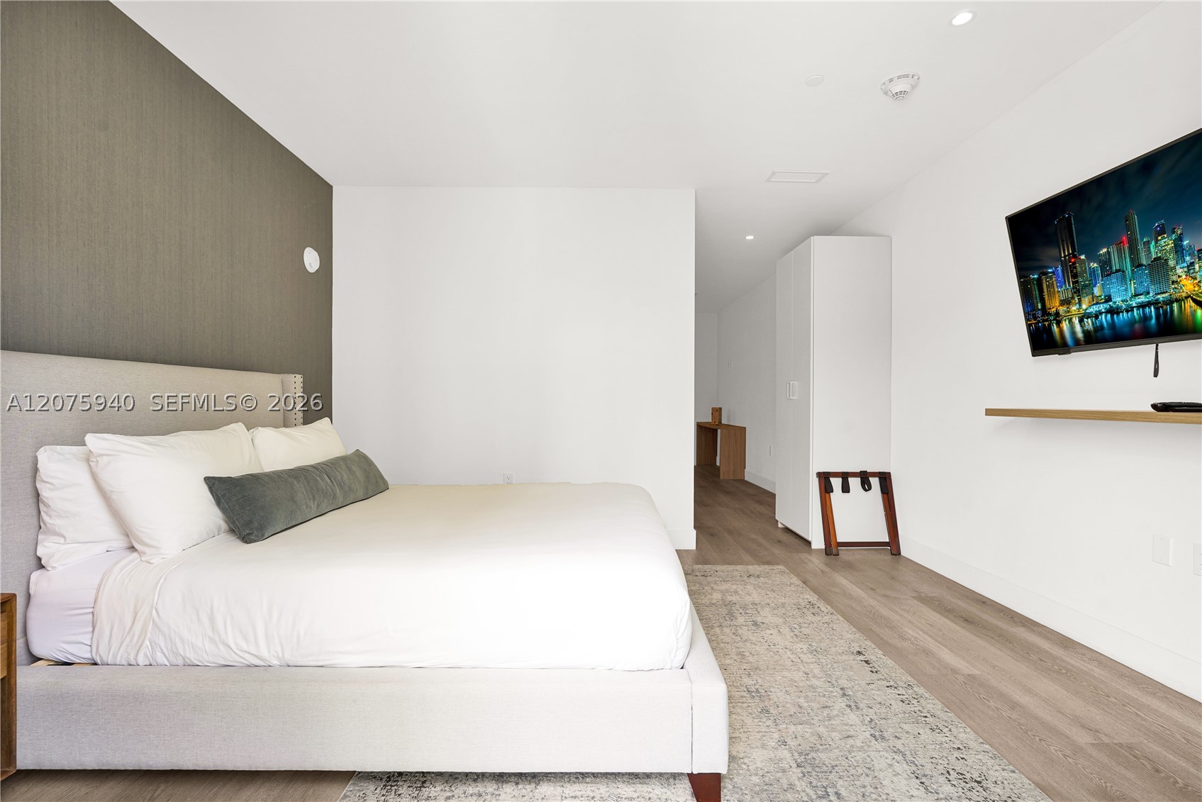 image Smart Brickell III29