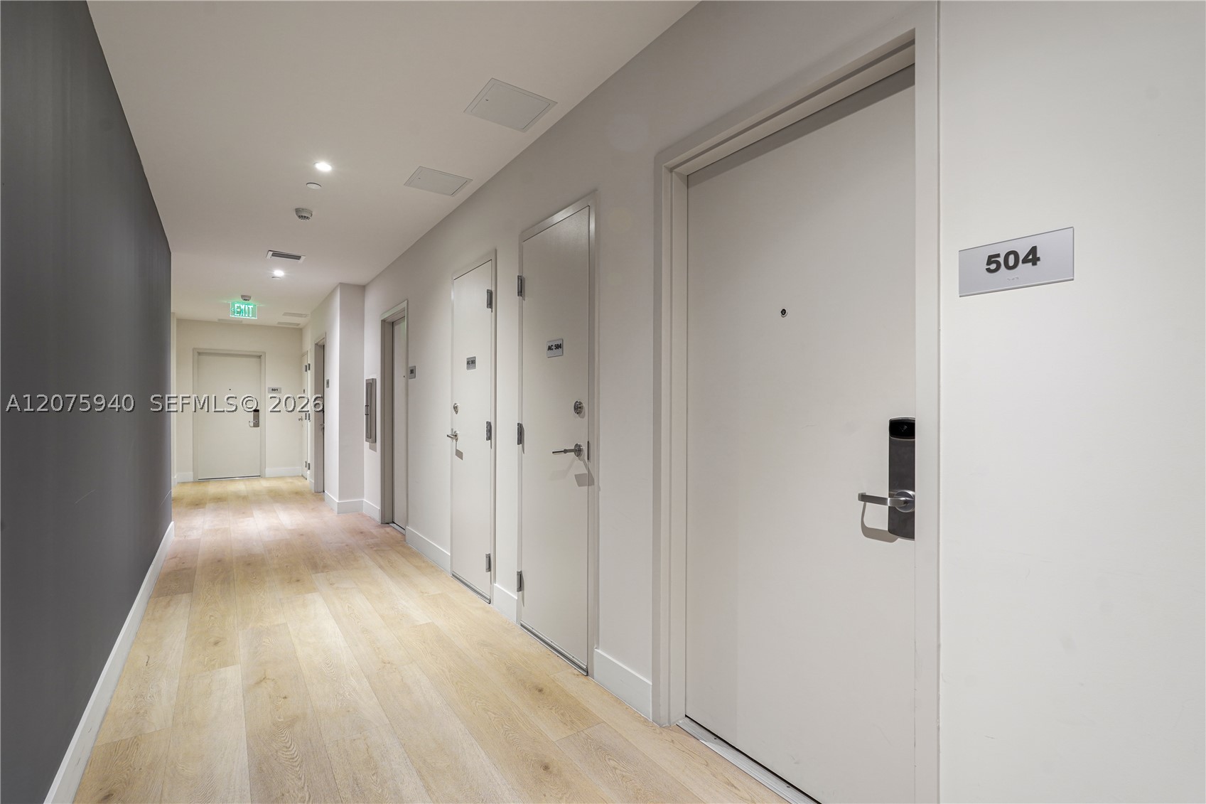 image Smart Brickell III36
