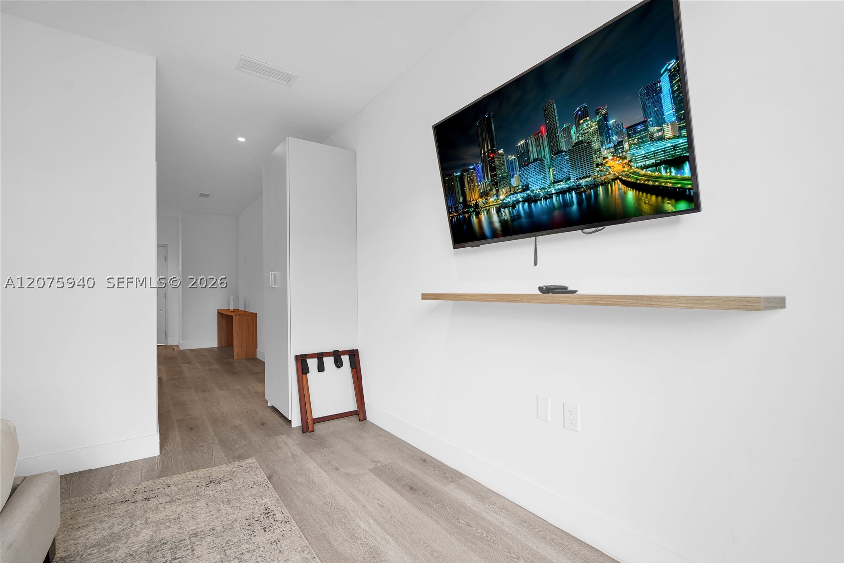 image Smart Brickell III3