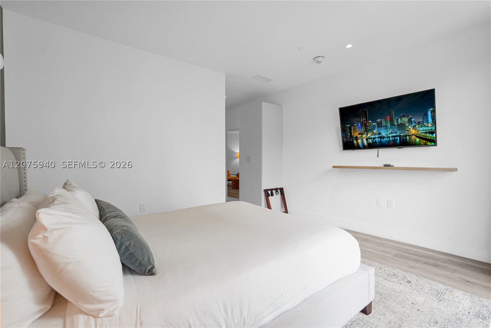image Smart Brickell III4