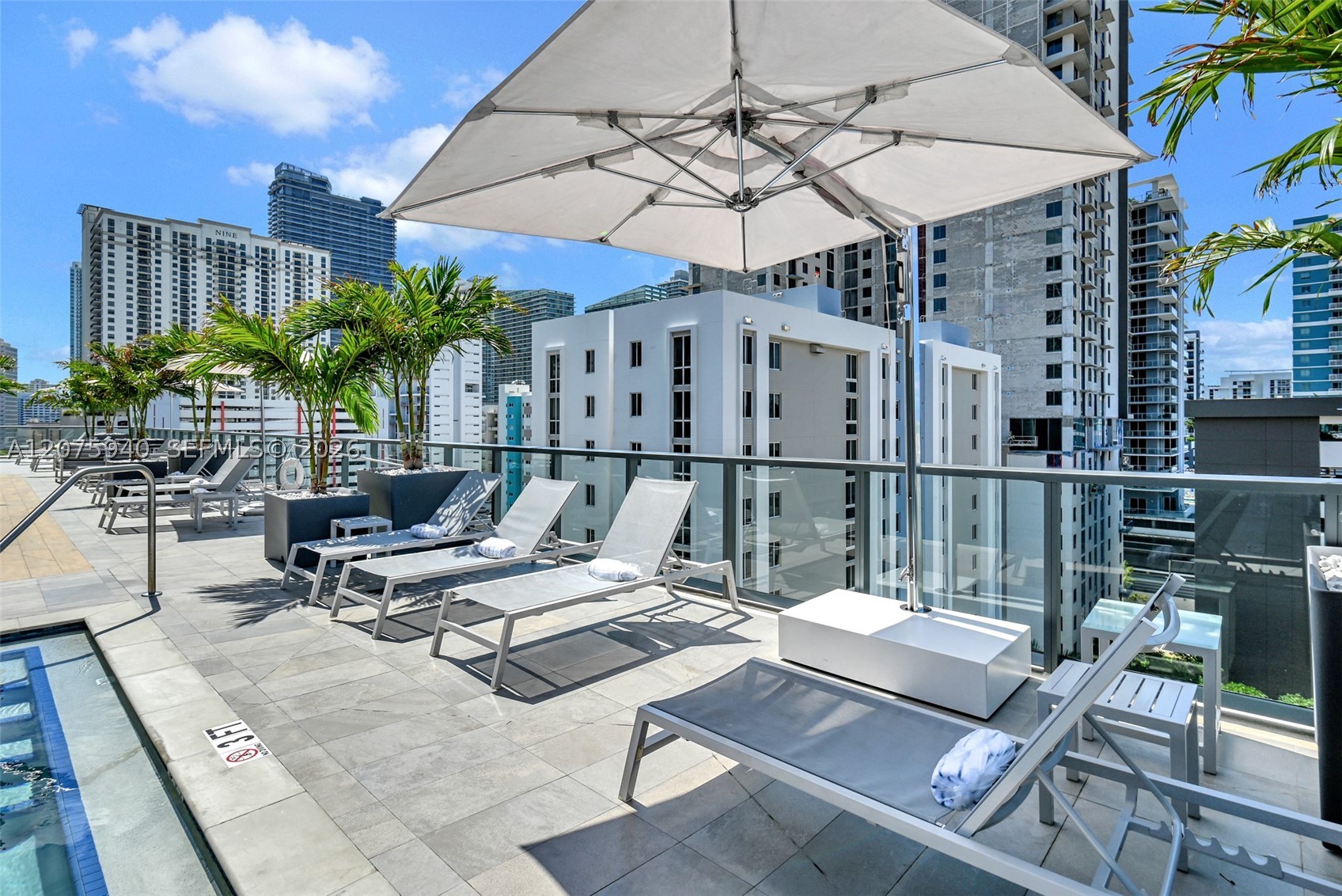 image Smart Brickell III49