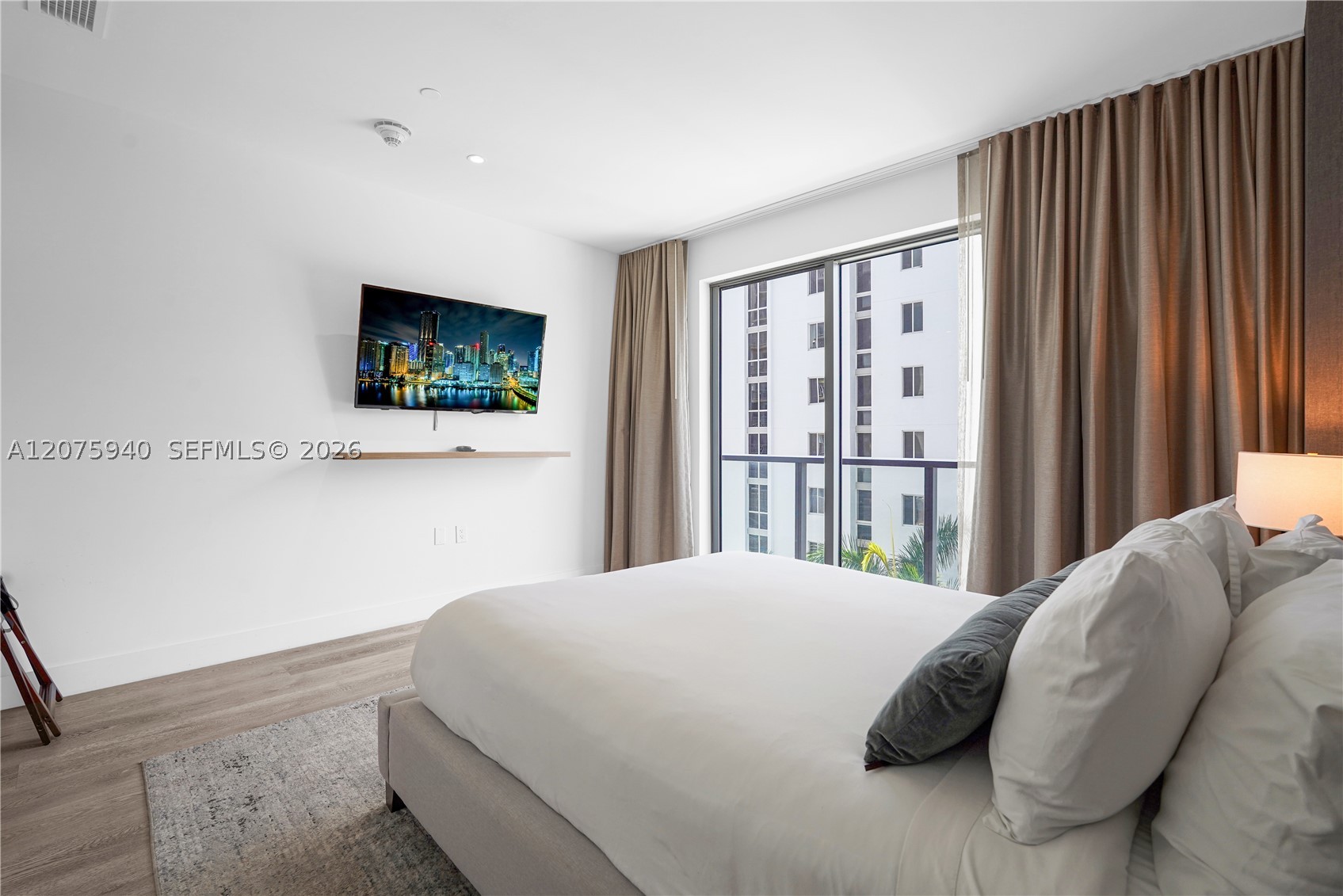 image Smart Brickell III5