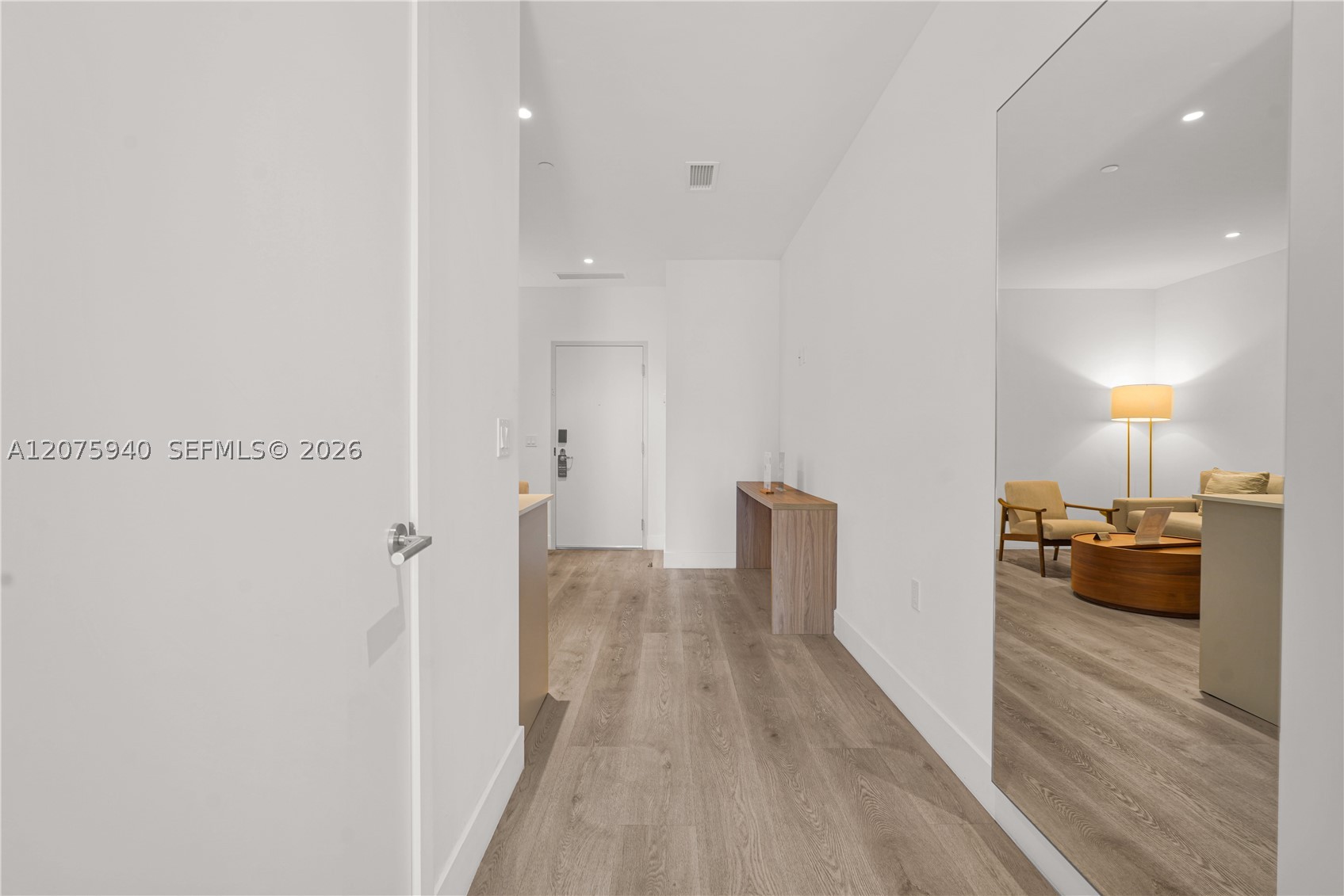 image Smart Brickell III6