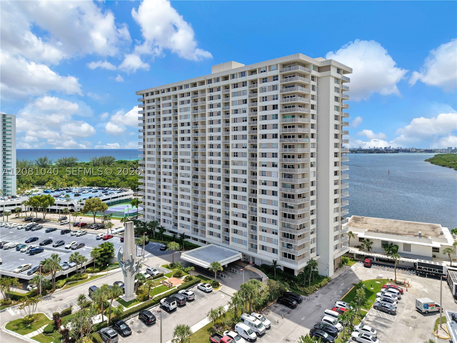 300 Bayview Dr #211
