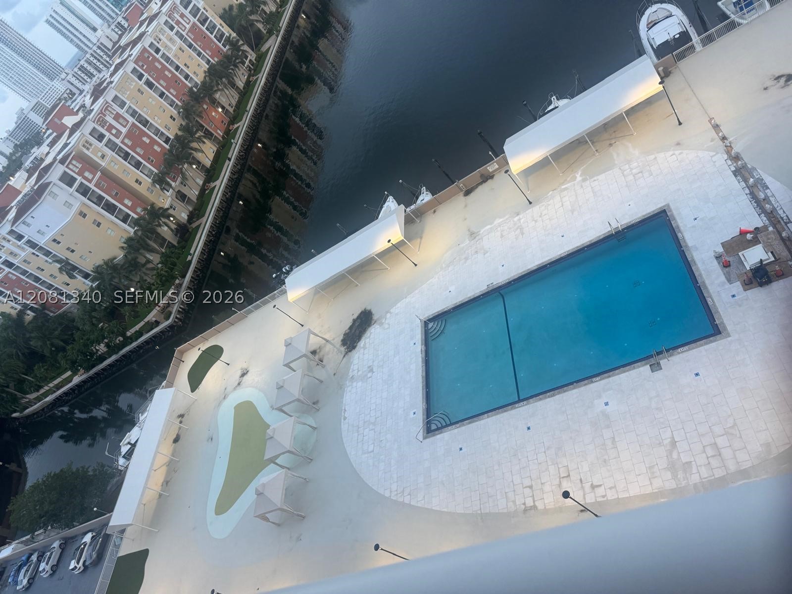 image Winston Towers 1002