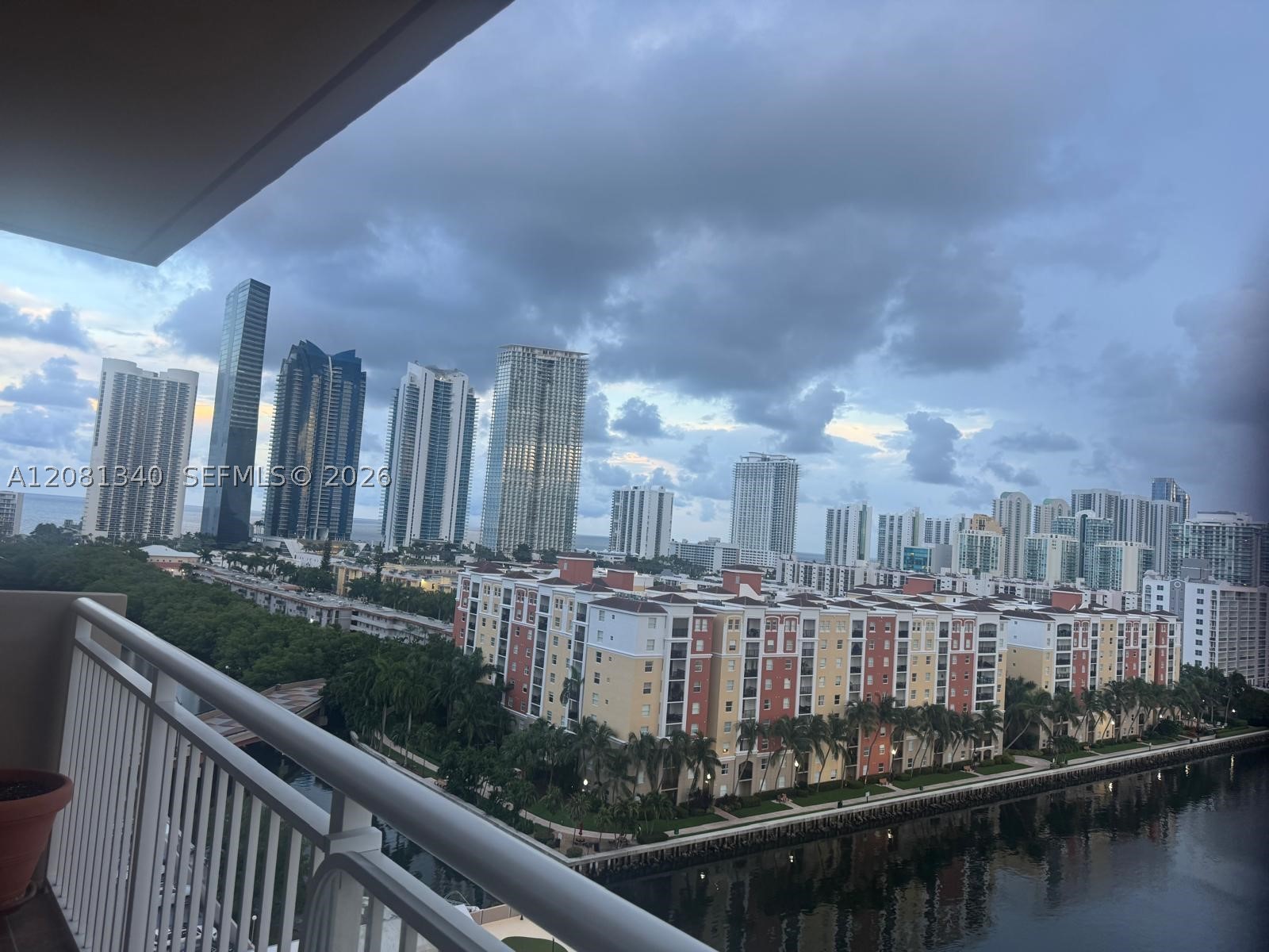 image Winston Towers 1003