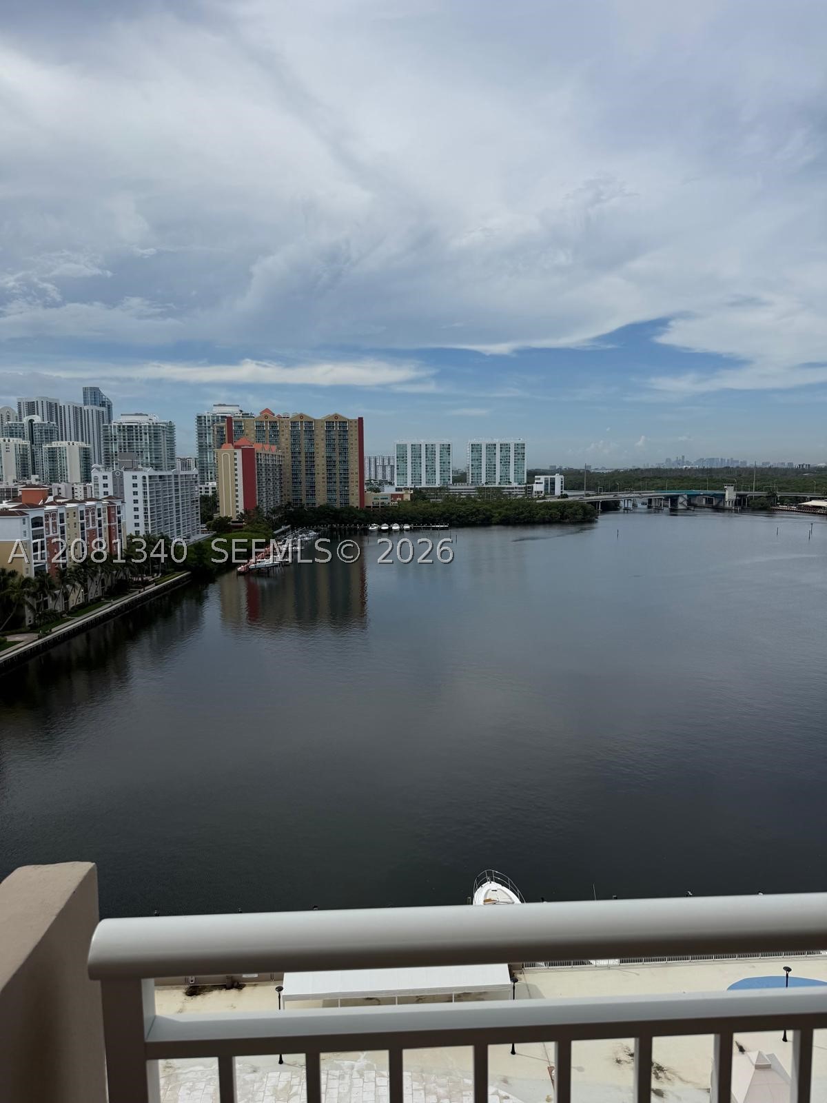 image Winston Towers 1008