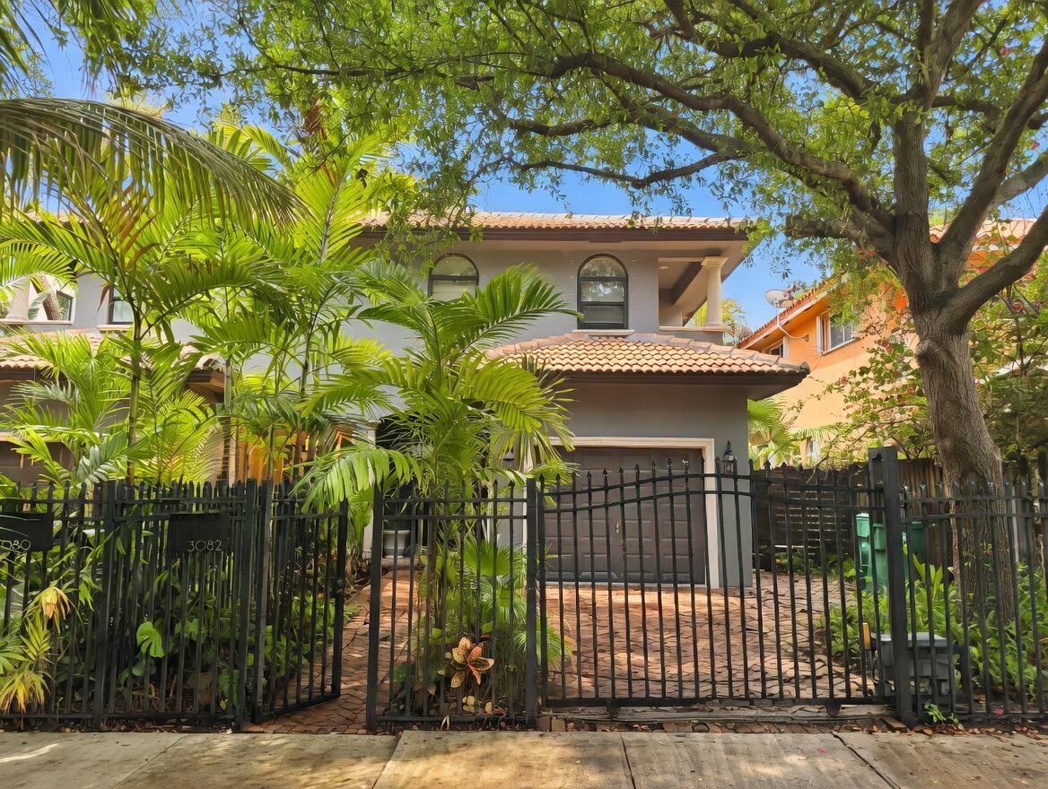 3082 Lime Coconut Grove, FL 33133