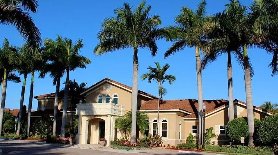 902 Villa