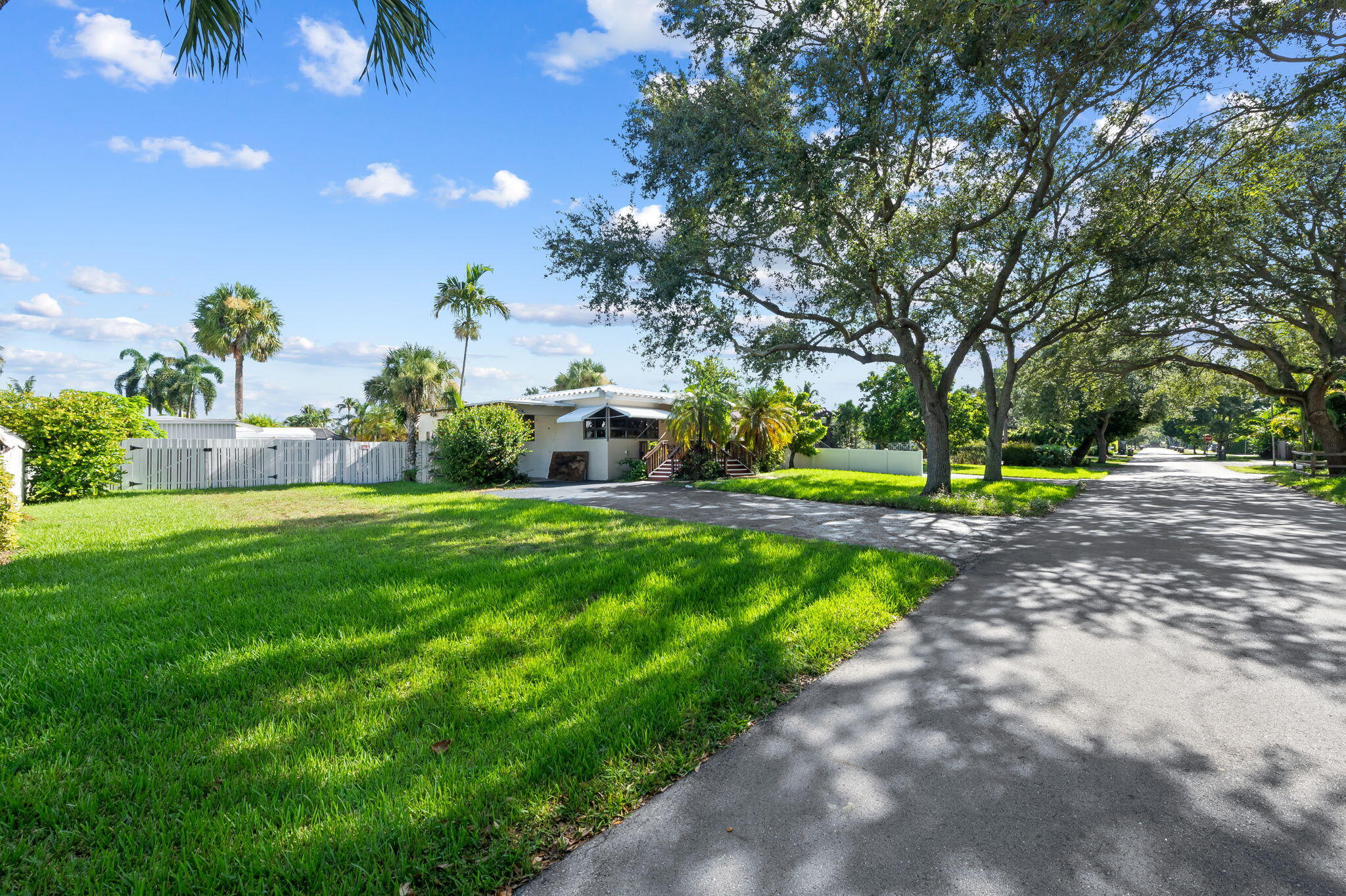 1221 SW 17th St Fort Lauderdale, FL 33315
