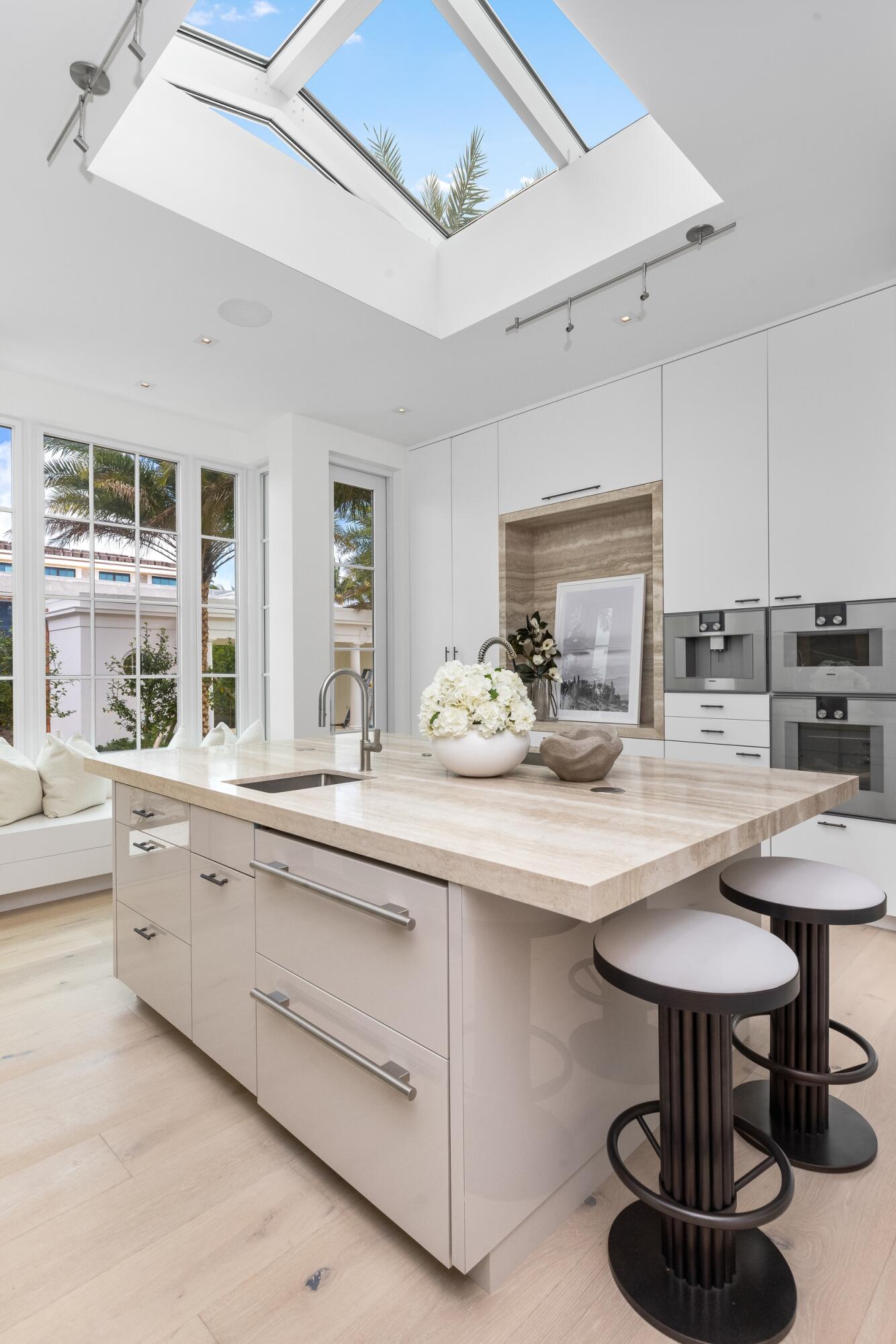301 Plantation Rd Palm Beach, FL 33480