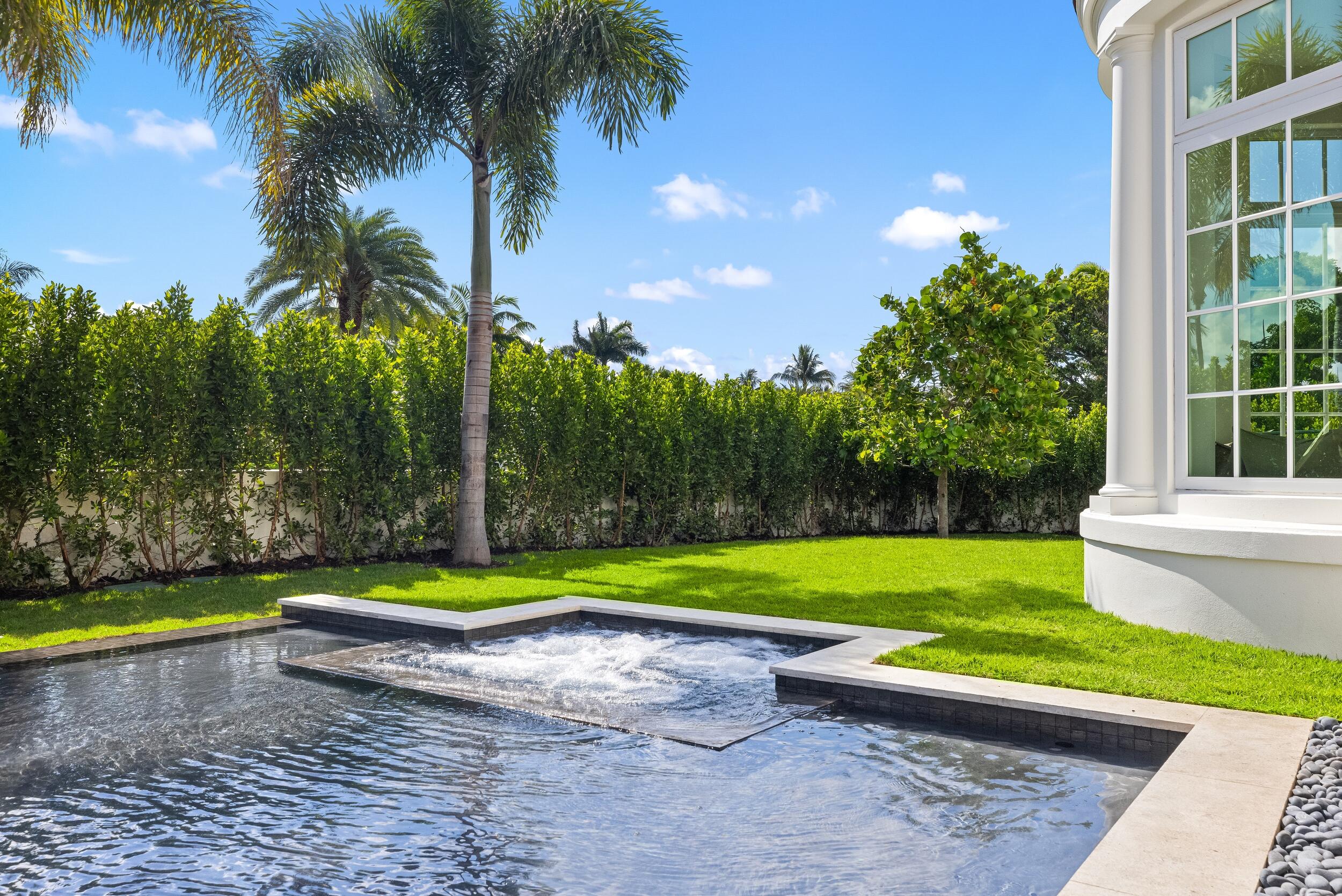 301 Plantation Rd Palm Beach, FL 33480