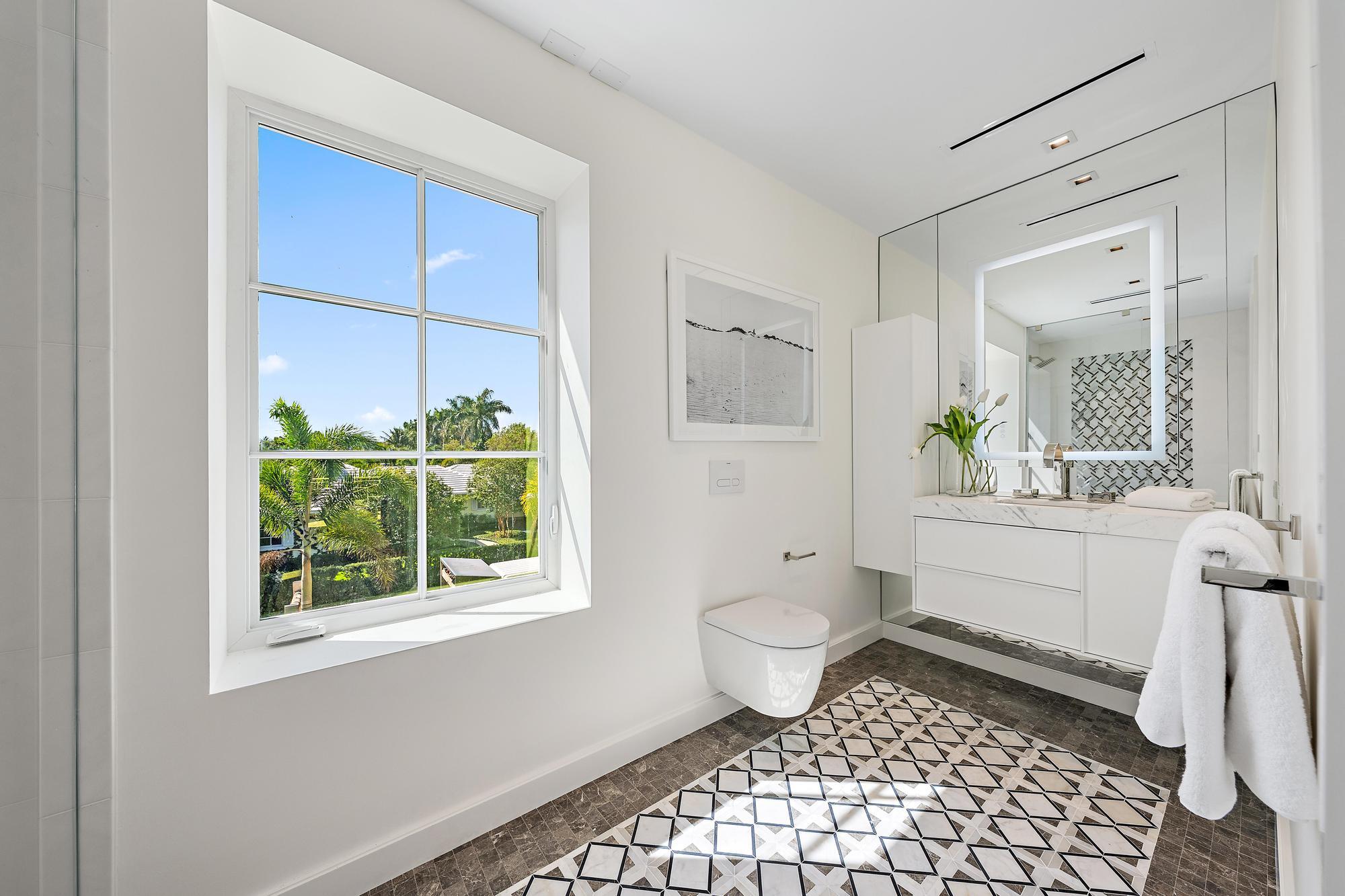 301 Plantation Rd Palm Beach, FL 33480
