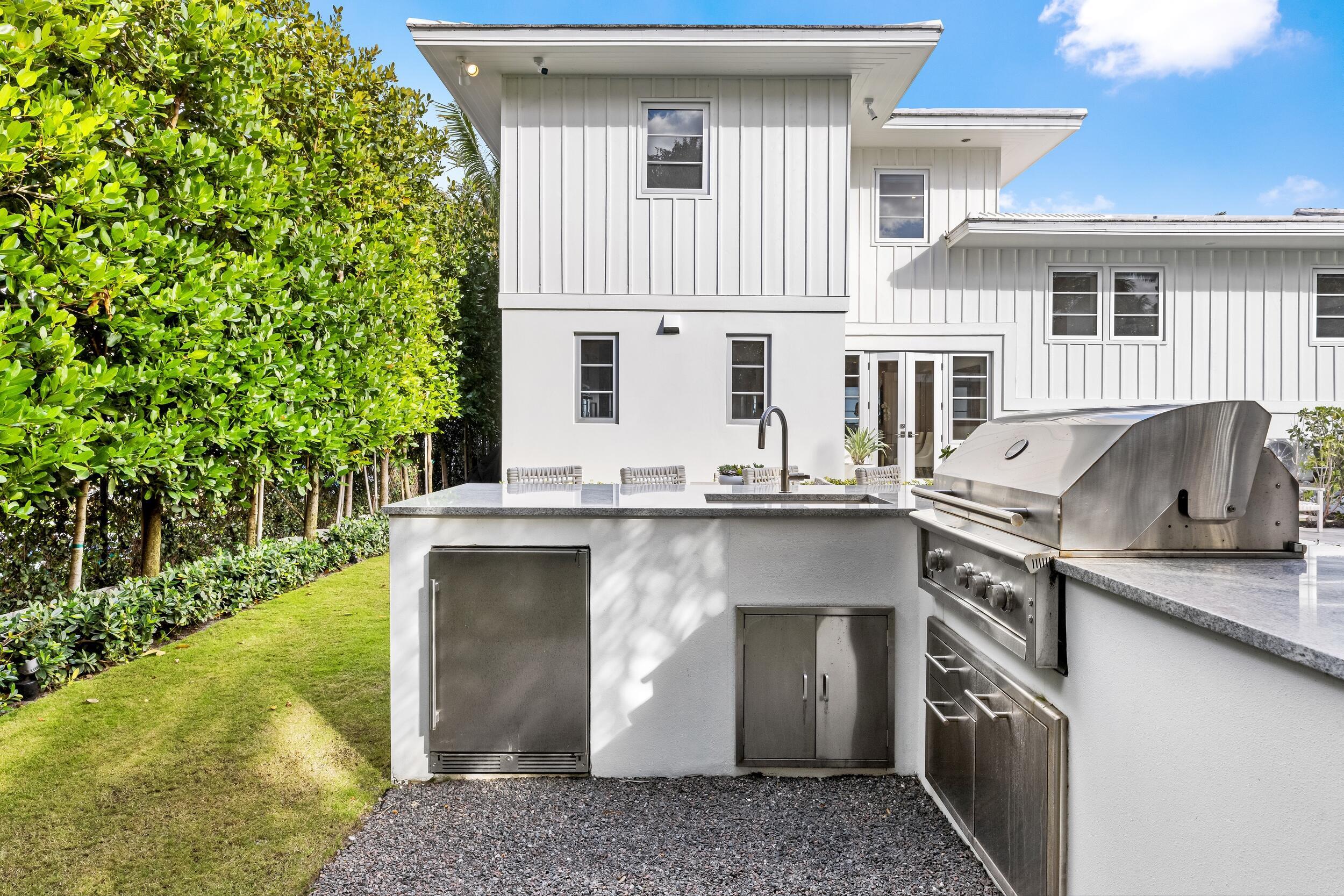 2745 S Flagler Dr West Palm Beach, FL 33405