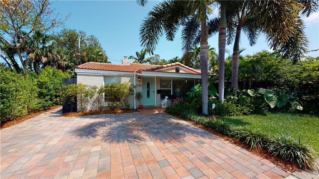 933 SW 18th St