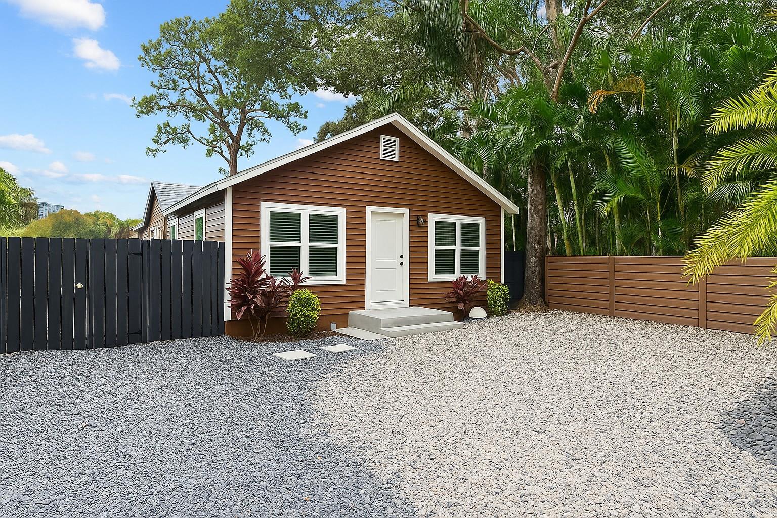230 Seminole Ave