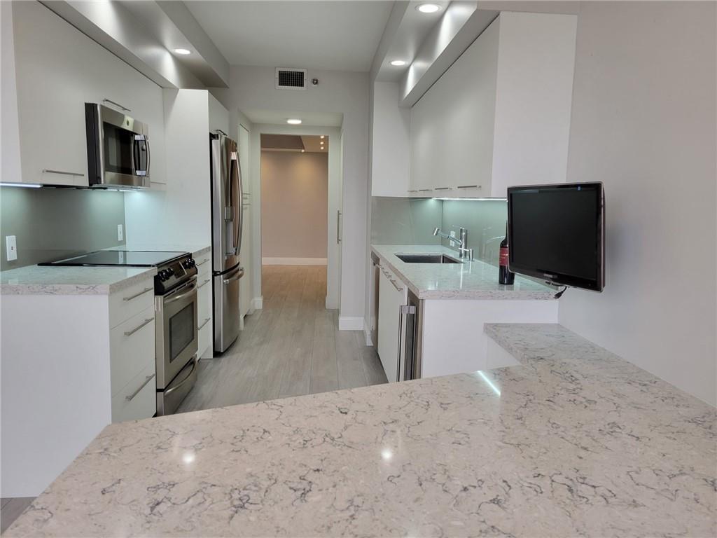 20281 E Country Clb Dr #503