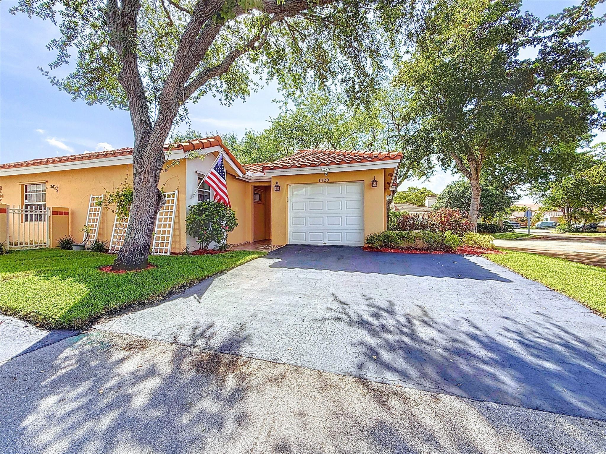 1420 Seagrape Cir