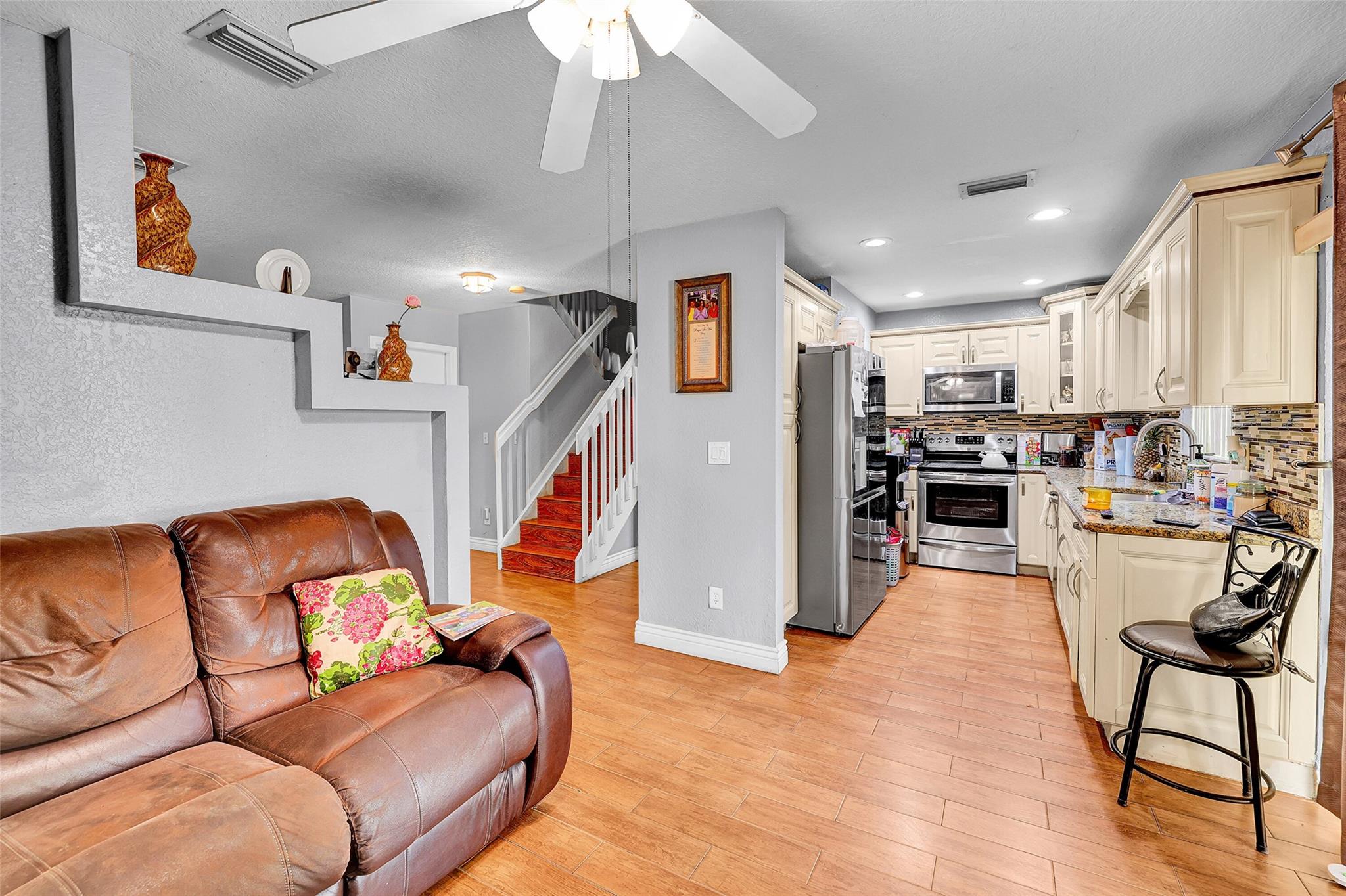 2333 SW 87th
