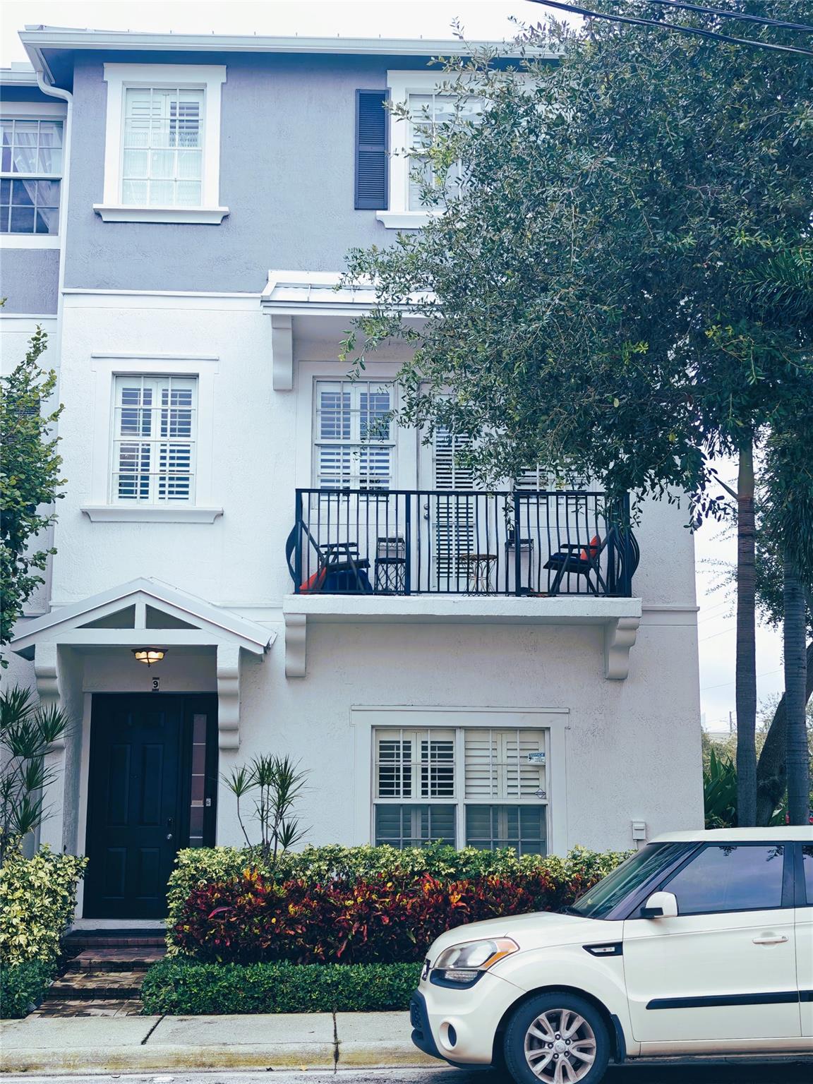 290 NE 5th Ave #9