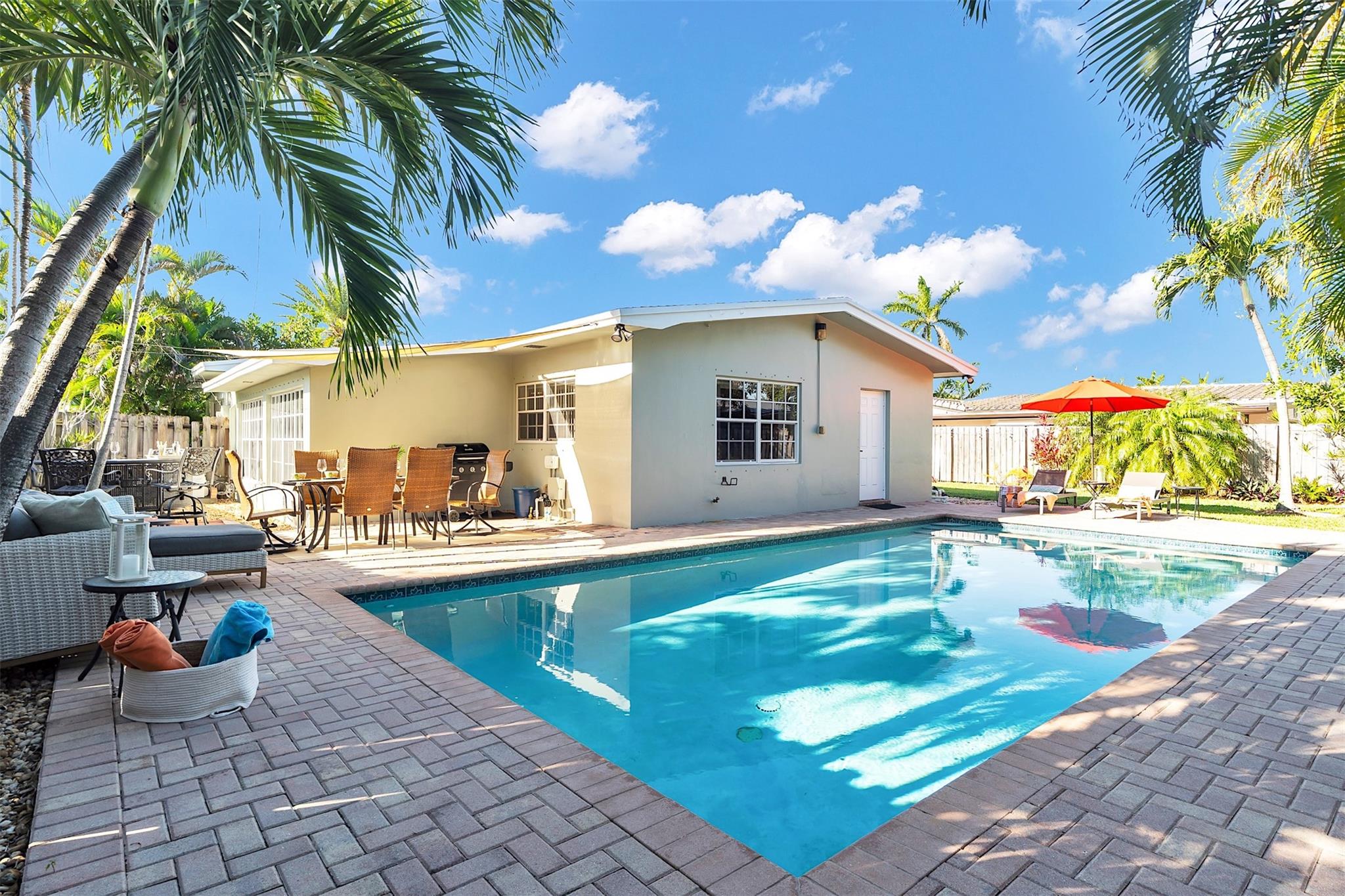 3221 Seaward Dr