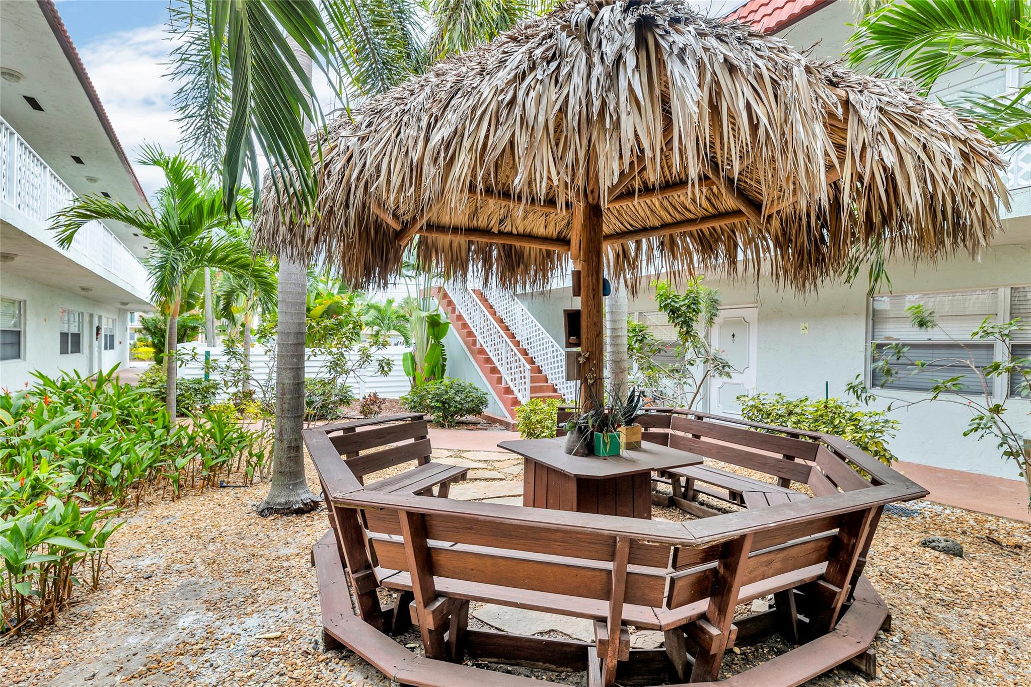 2201 NE 36th St #205 Lighthouse Point, FL 33064