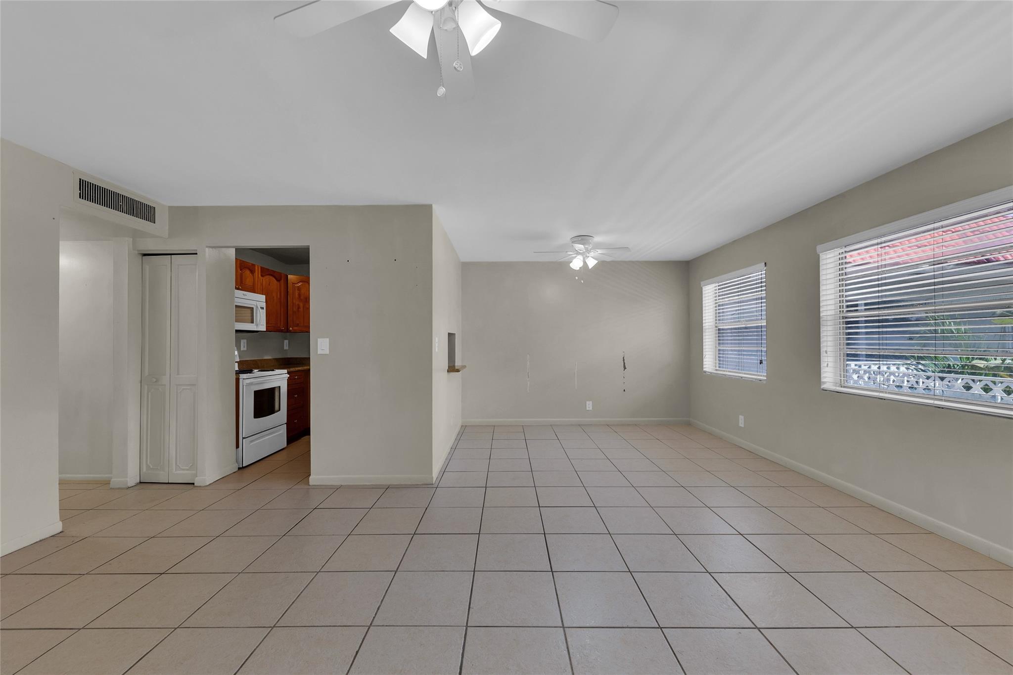 2201 NE 36th St #205 Lighthouse Point, FL 33064