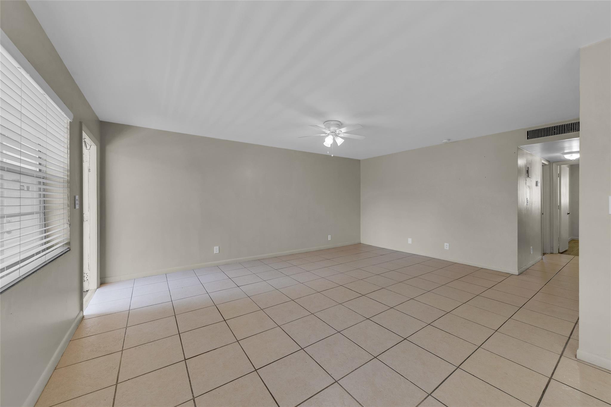 2201 NE 36th St #205 Lighthouse Point, FL 33064