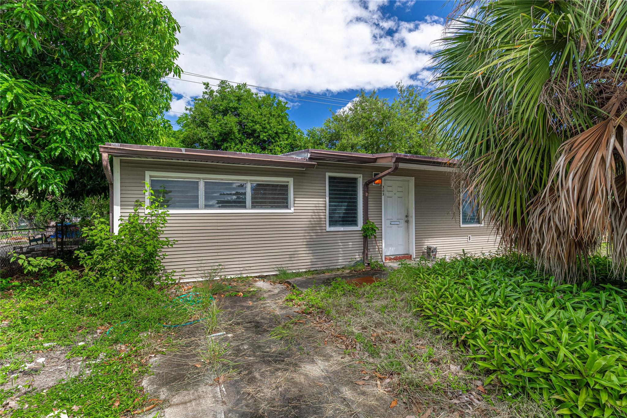 303 NE 8th Ct