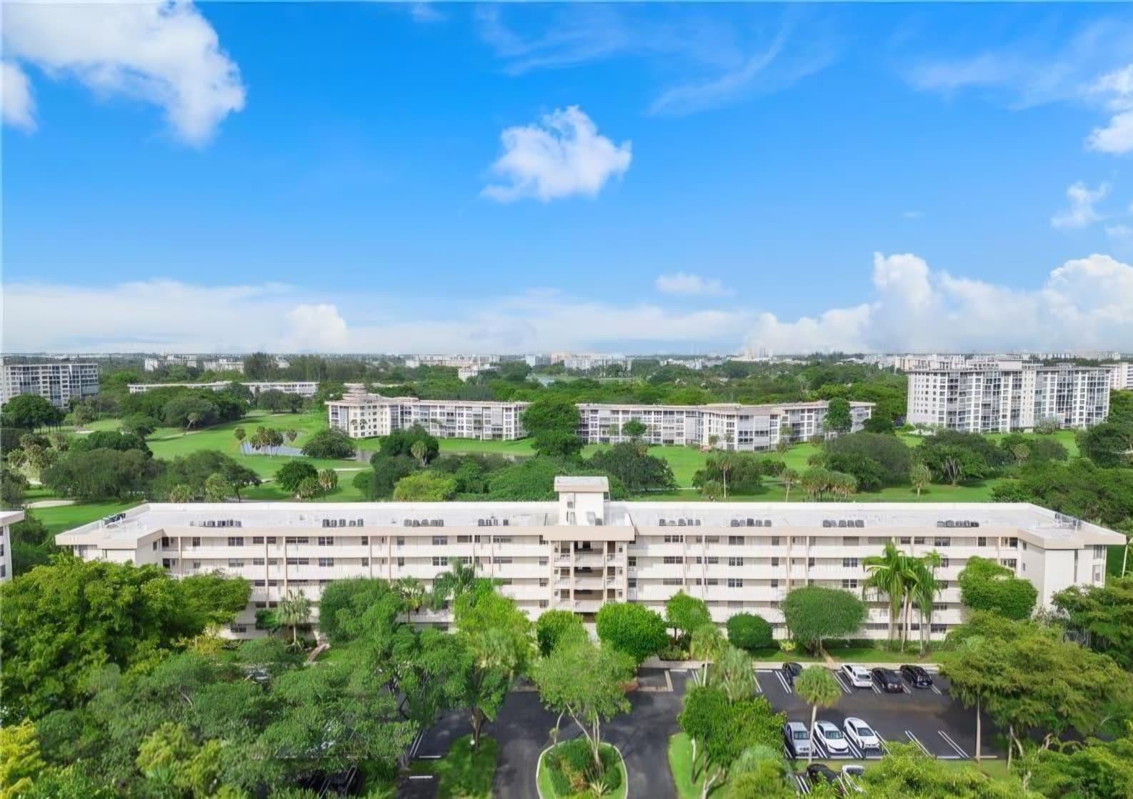 3900 Oaks Clubhouse Dr #507