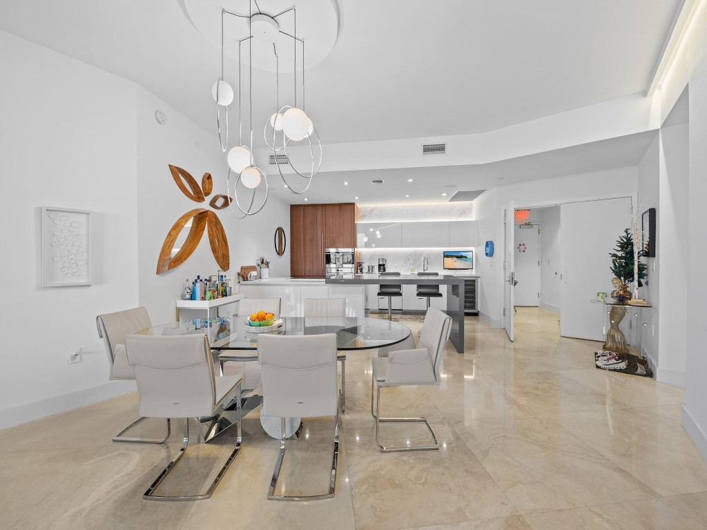 701 N Fort Lauderdale Bch #704 Fort Lauderdale, FL 33304