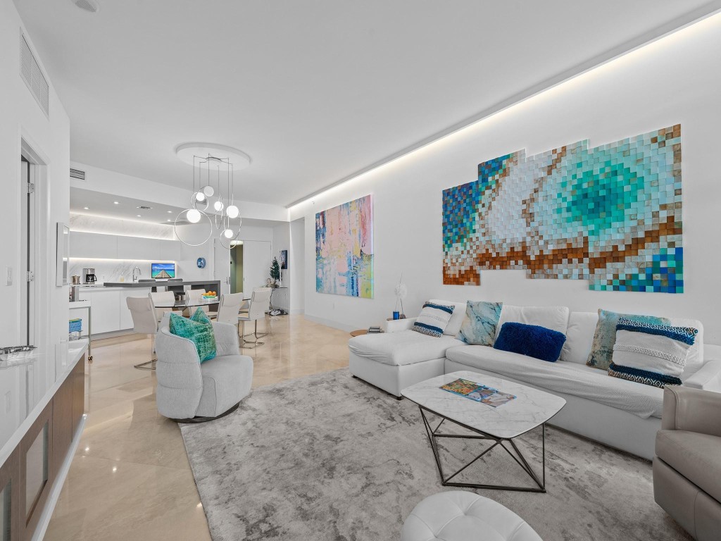 701 N Fort Lauderdale Bch #704 Fort Lauderdale, FL 33304