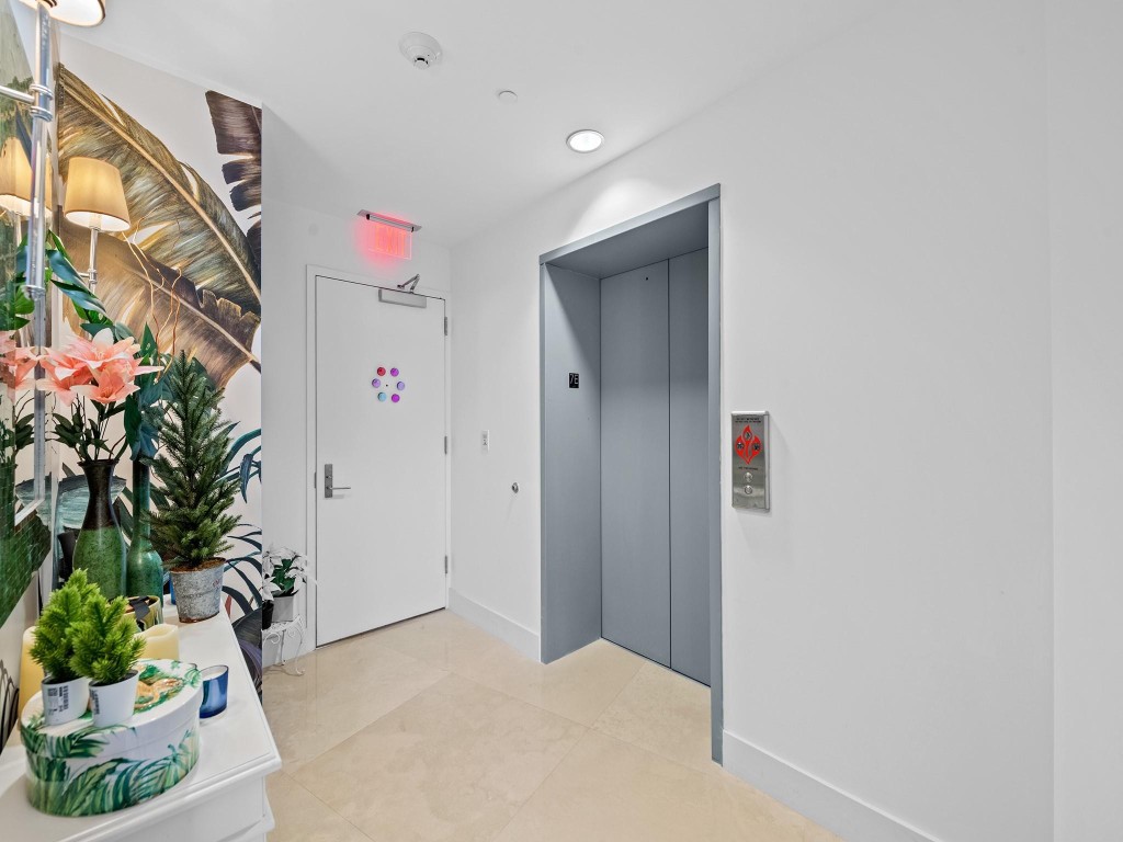 701 N Fort Lauderdale Bch #704 Fort Lauderdale, FL 33304