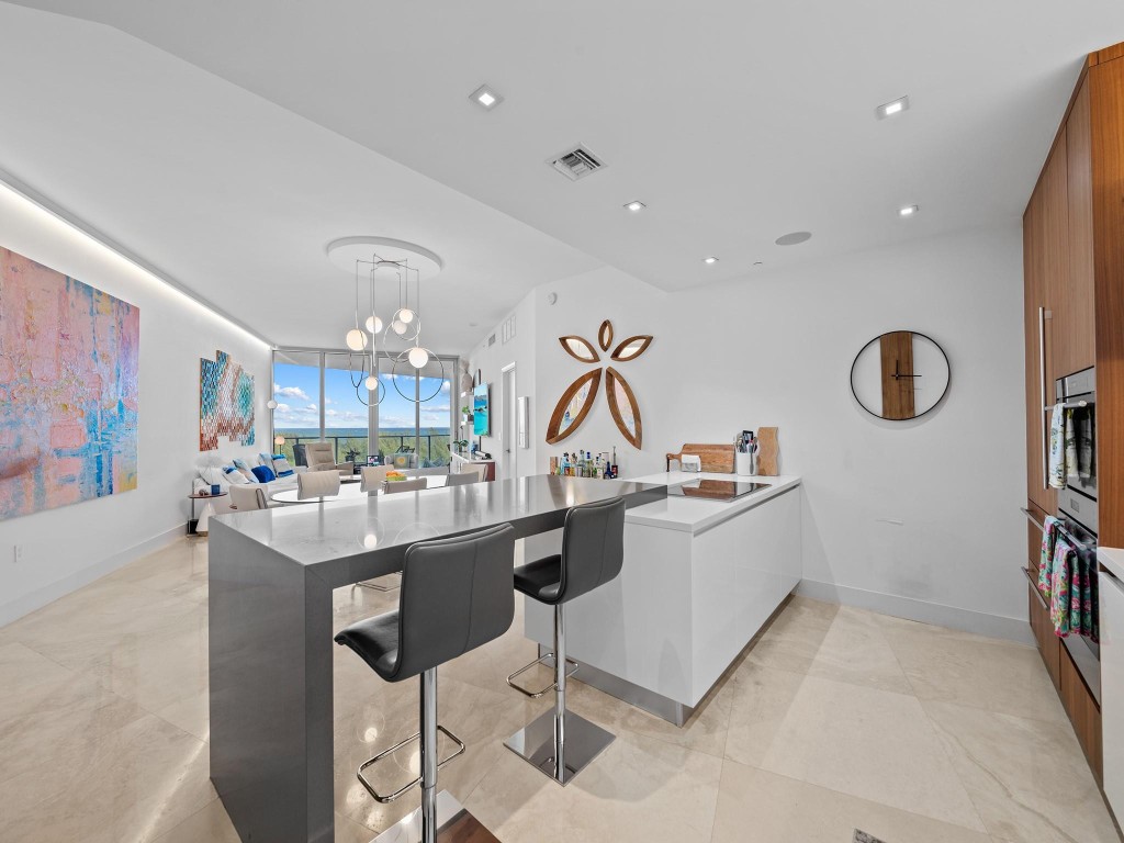 701 N Fort Lauderdale Bch #704 Fort Lauderdale, FL 33304