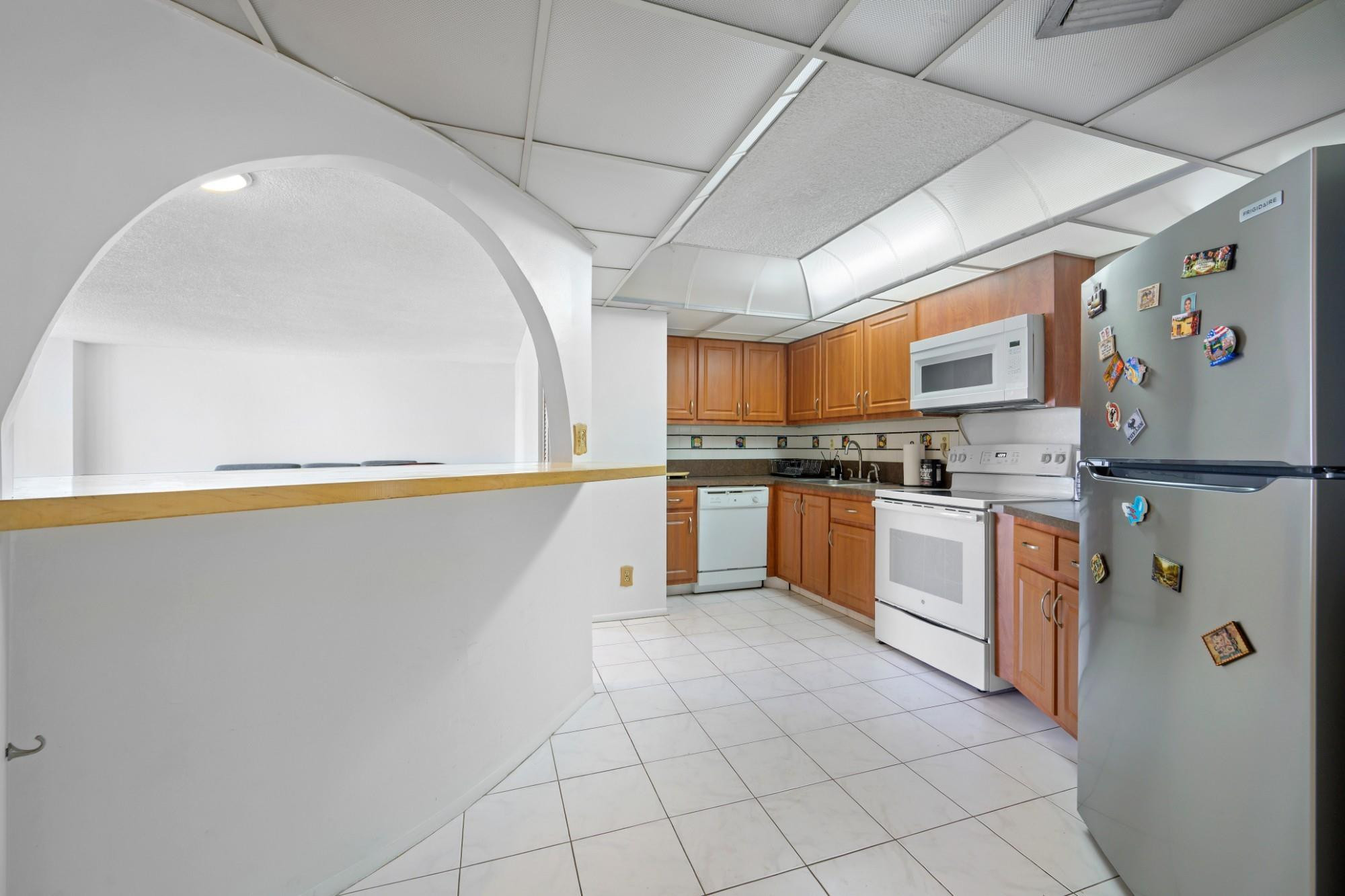 600 Parkview #1111 (PH11) Hallandale Beach, FL 33009