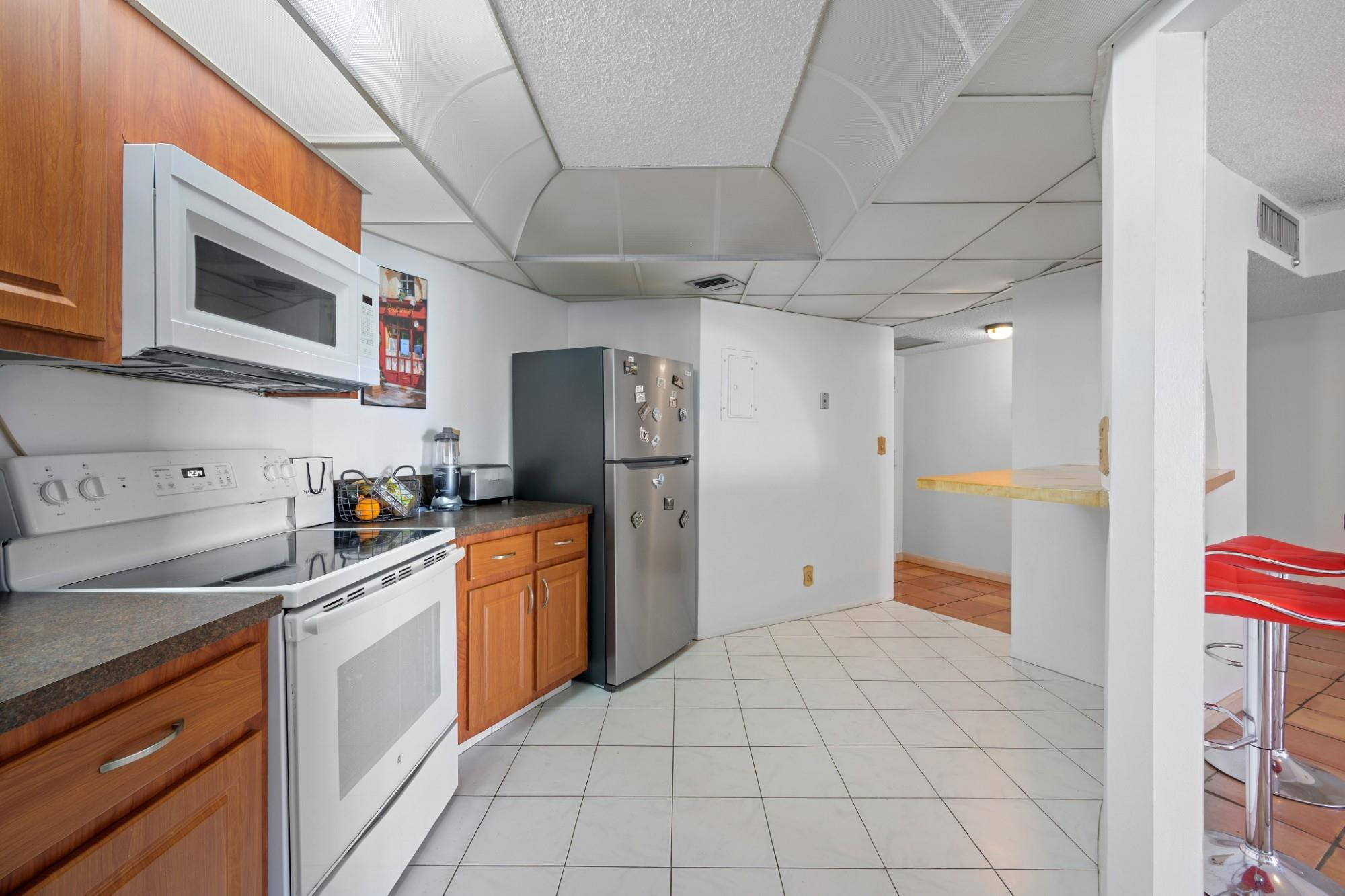 600 Parkview #1111 (PH11) Hallandale Beach, FL 33009