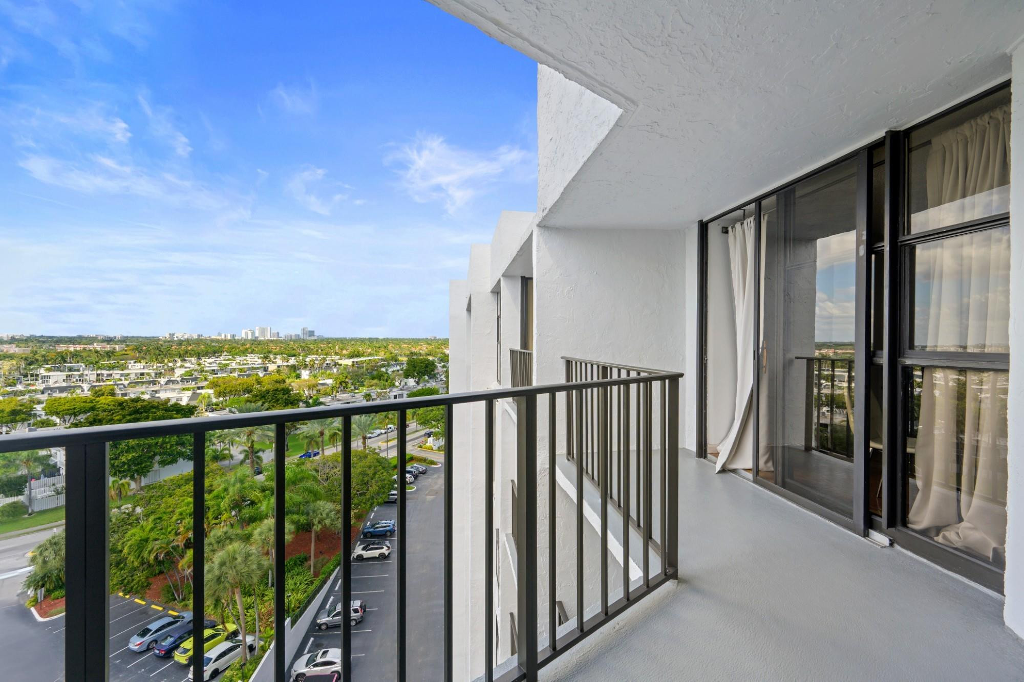 600 Parkview #1111 (PH11) Hallandale Beach, FL 33009