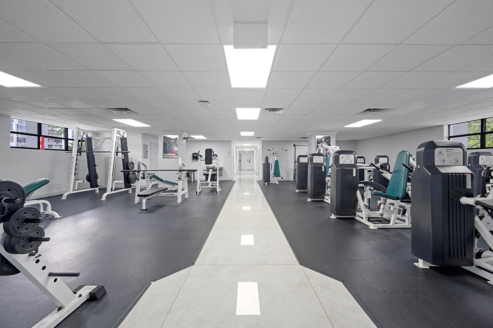 600 Parkview #1111 (PH11) Hallandale Beach, FL 33009